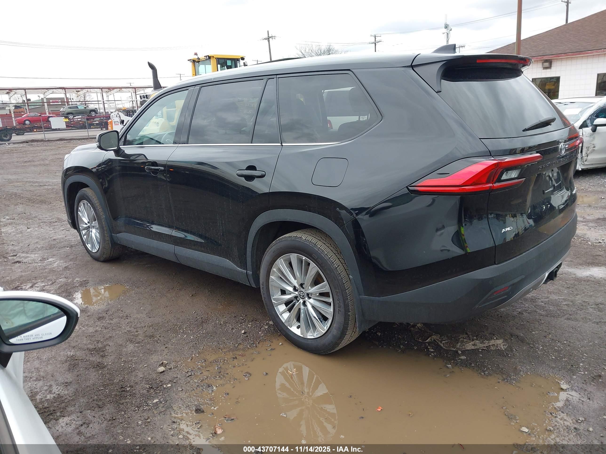TOYOTA GRAND image 3