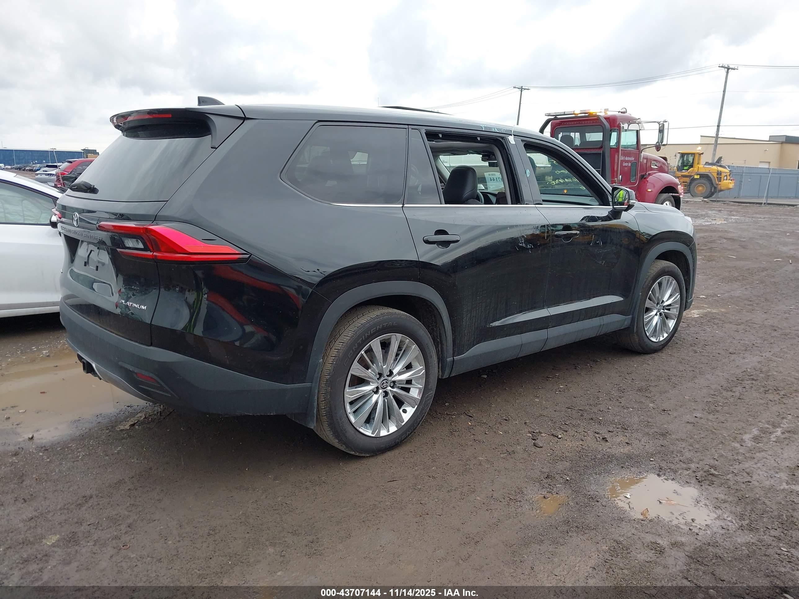 TOYOTA GRAND image 4