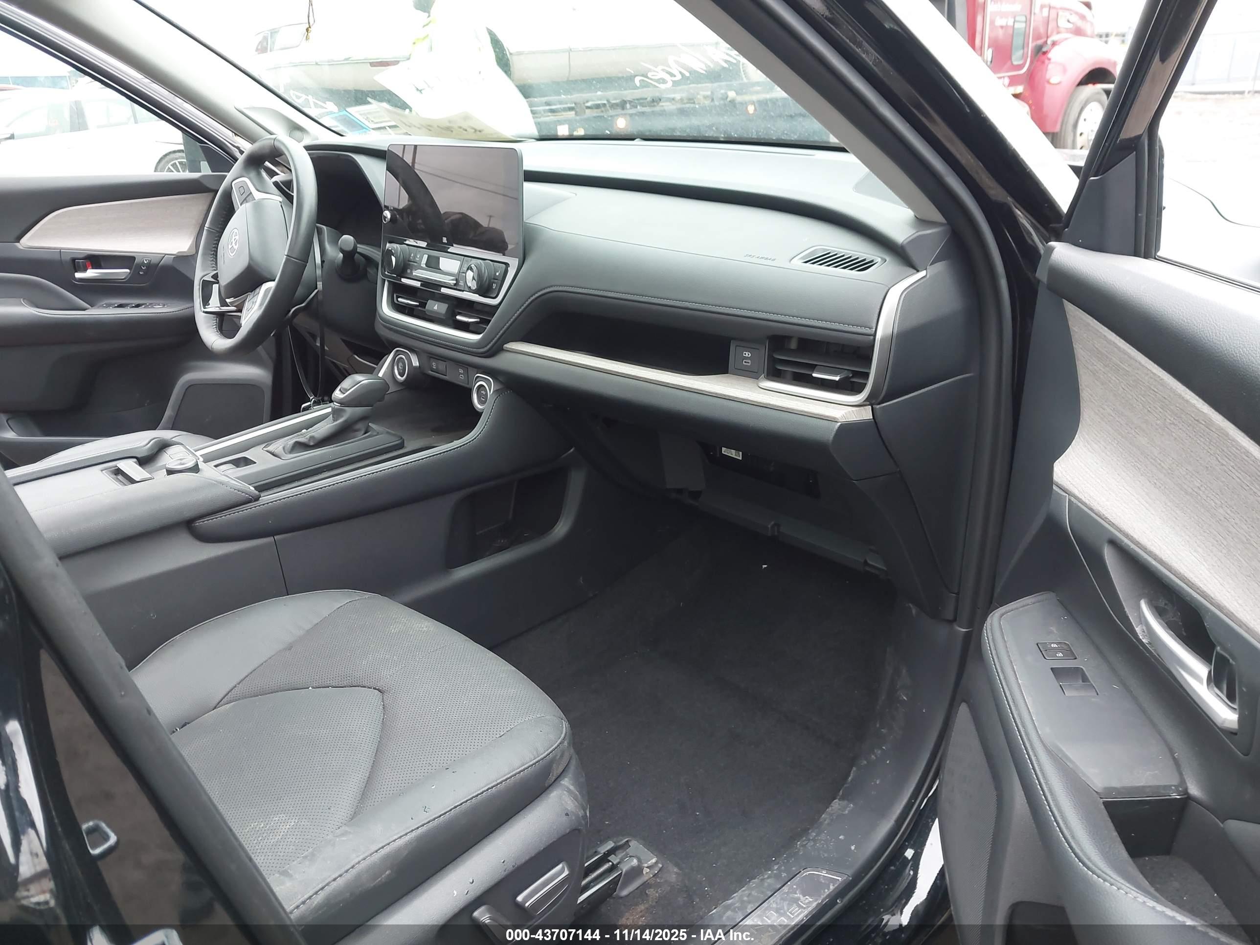 TOYOTA GRAND image 5