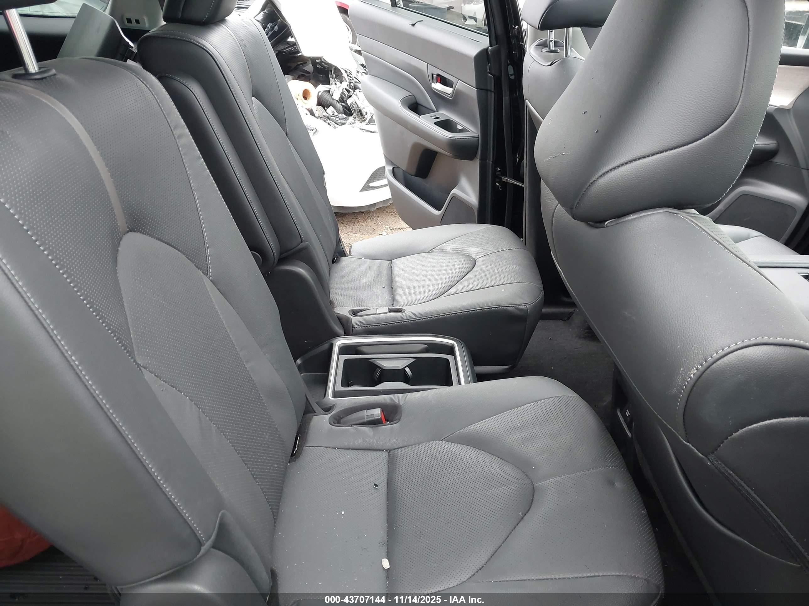 TOYOTA GRAND image 8