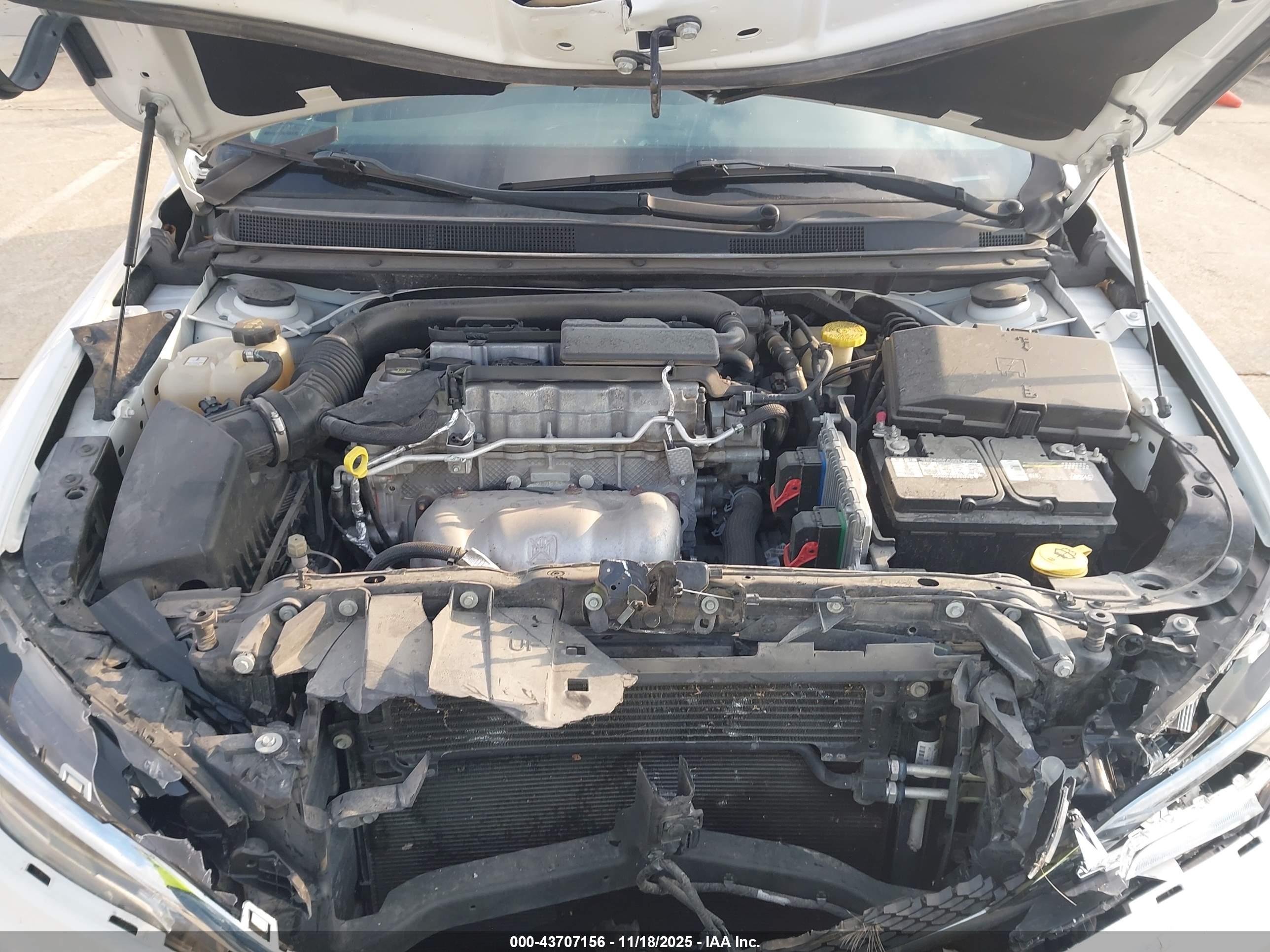 CHRYSLER 200 image 10