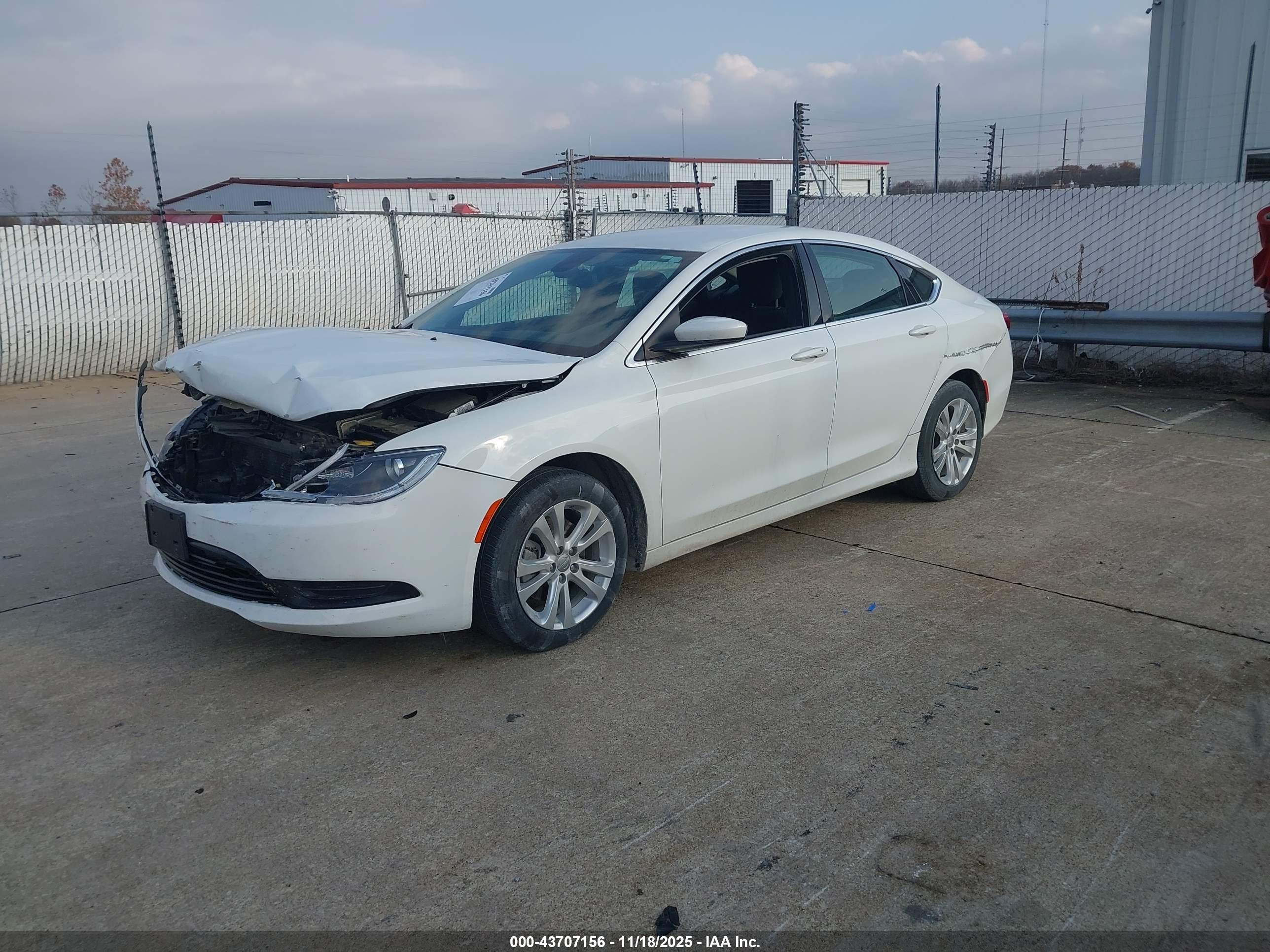 CHRYSLER 200 image 2