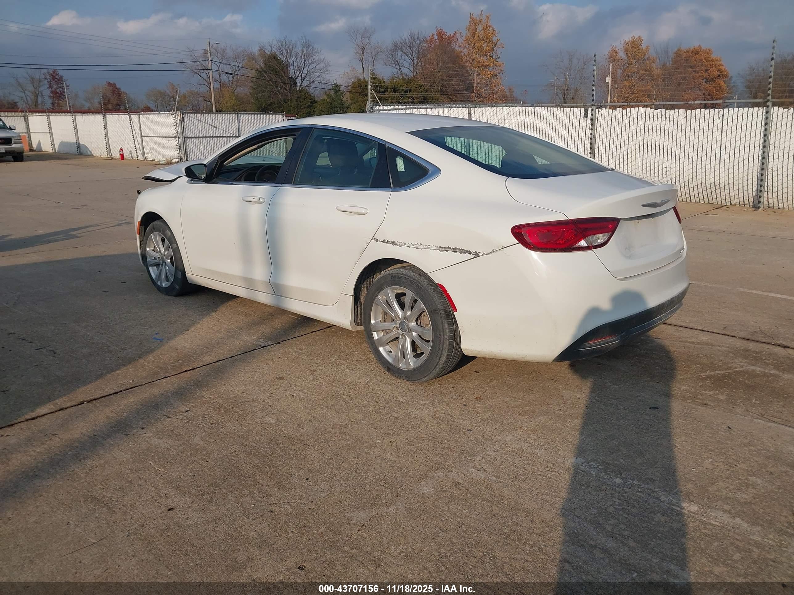 CHRYSLER 200 image 3