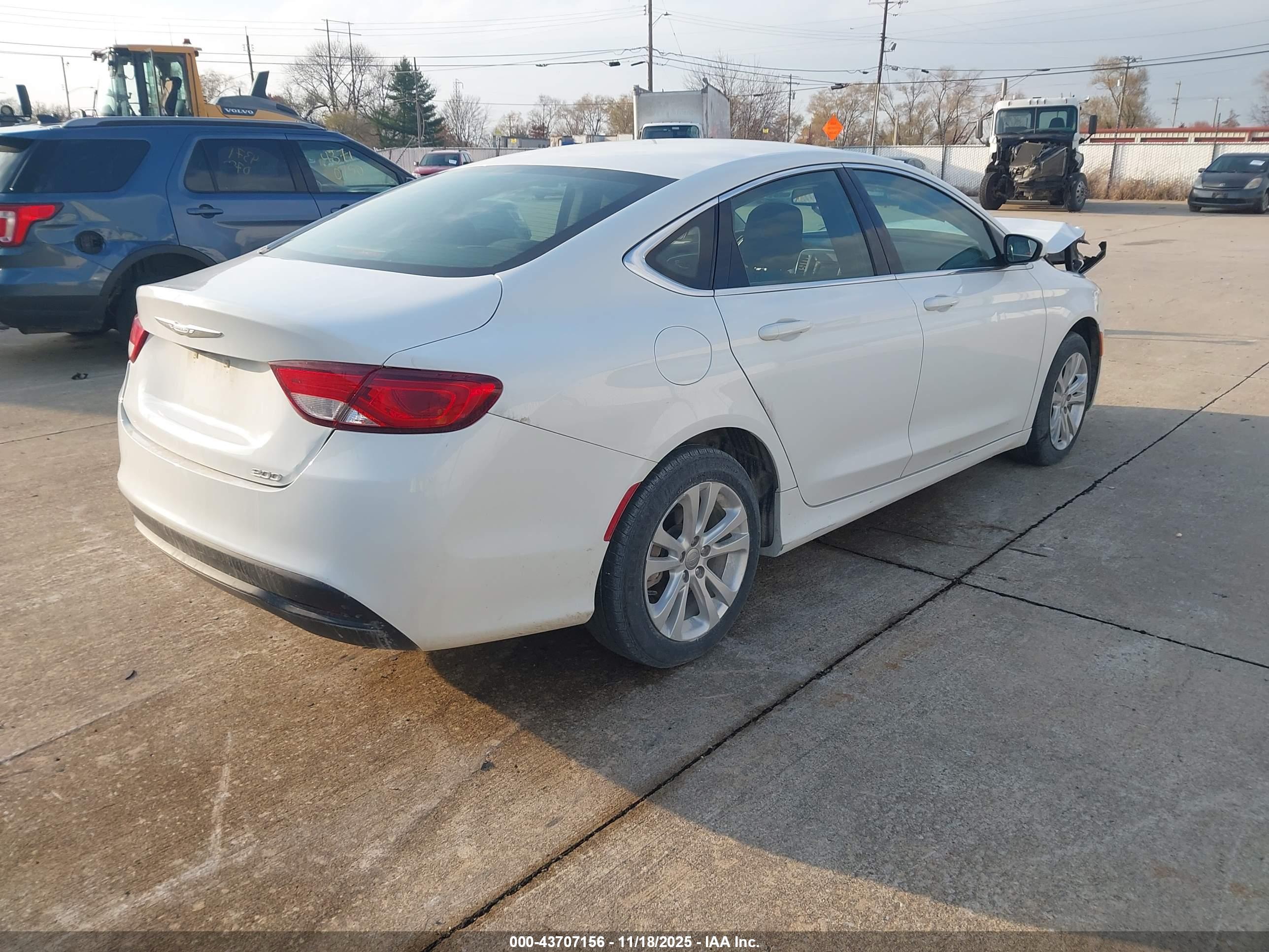 CHRYSLER 200 image 4