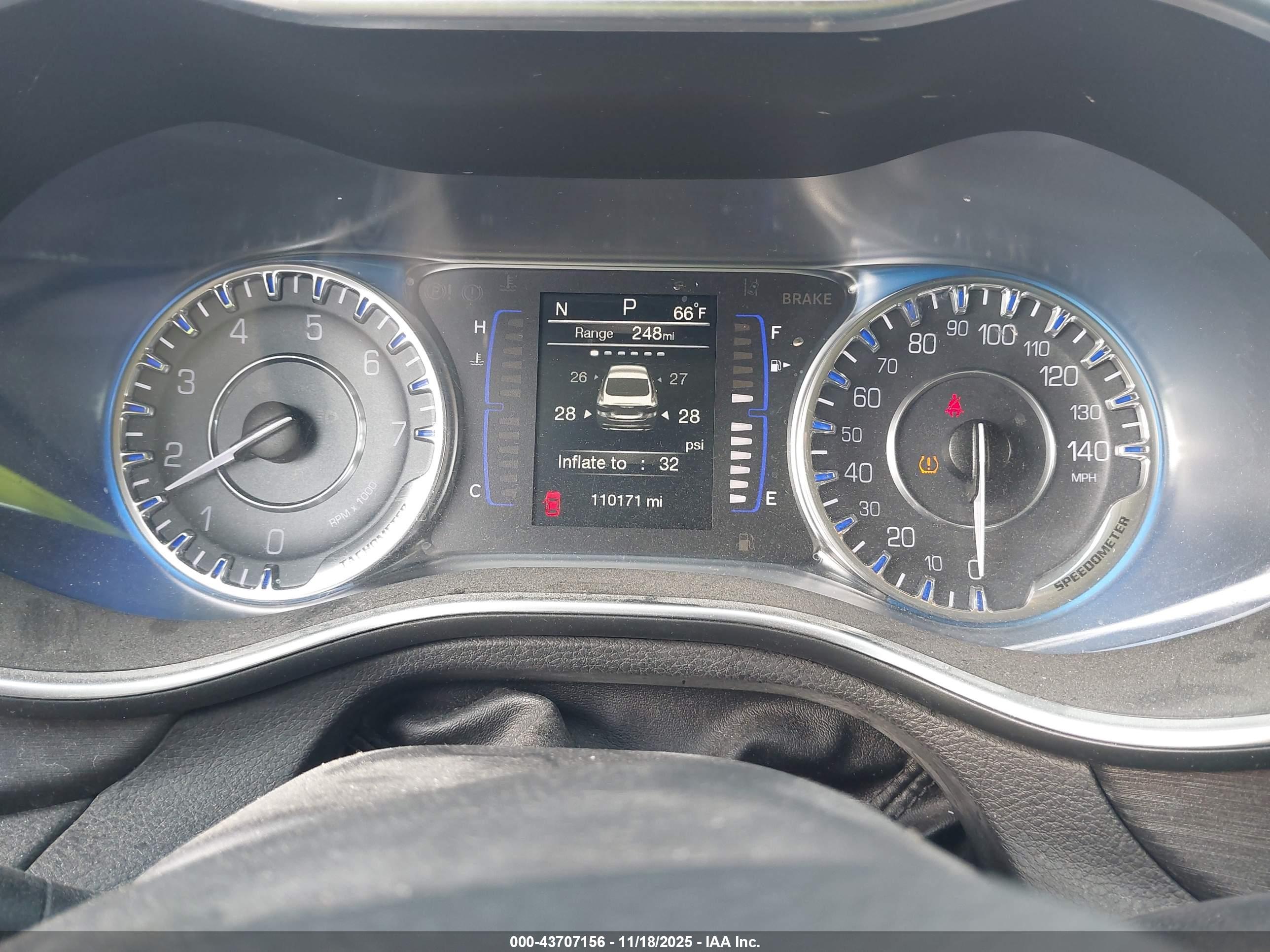 CHRYSLER 200 image 7