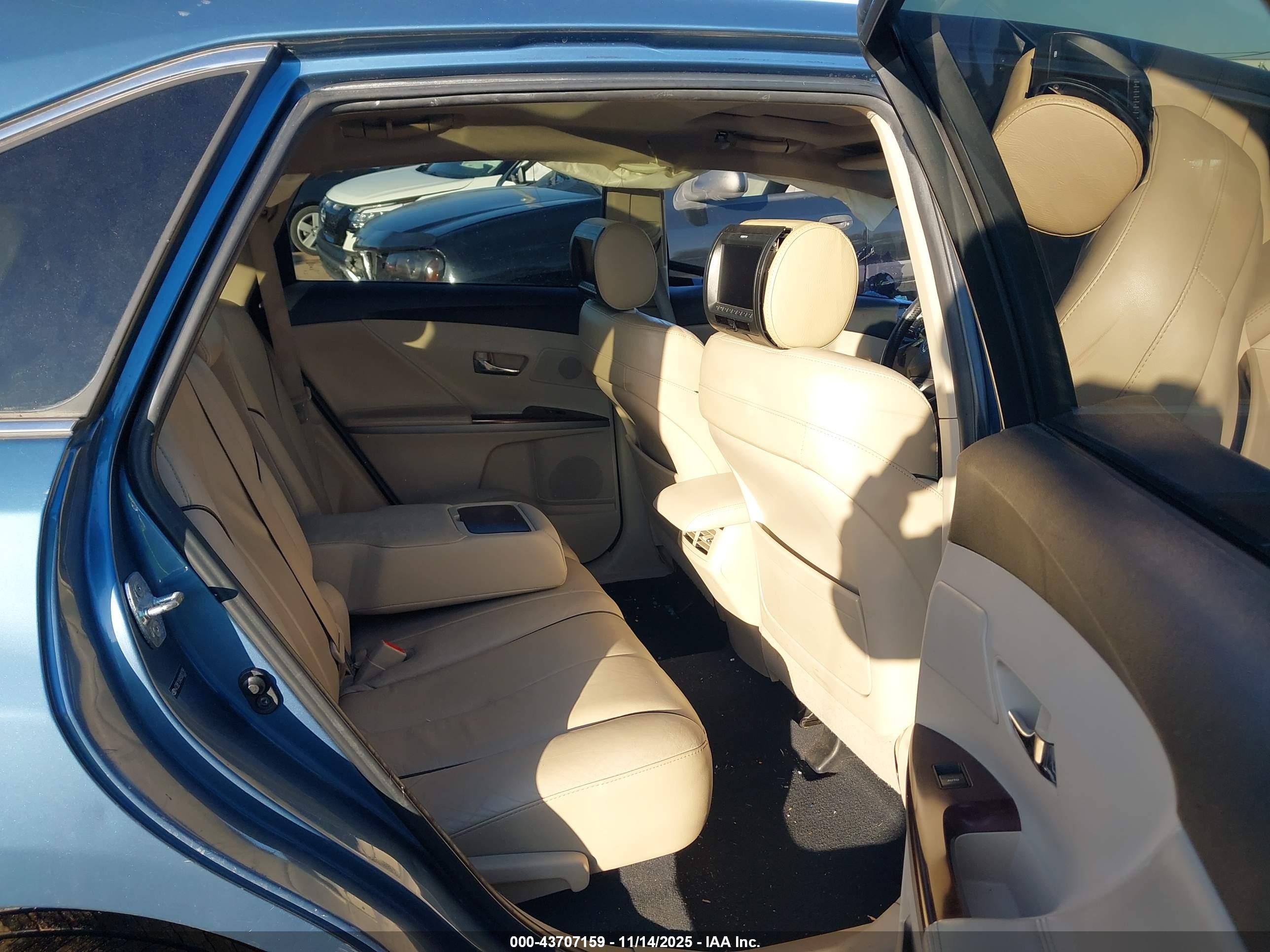TOYOTA VENZA image 8