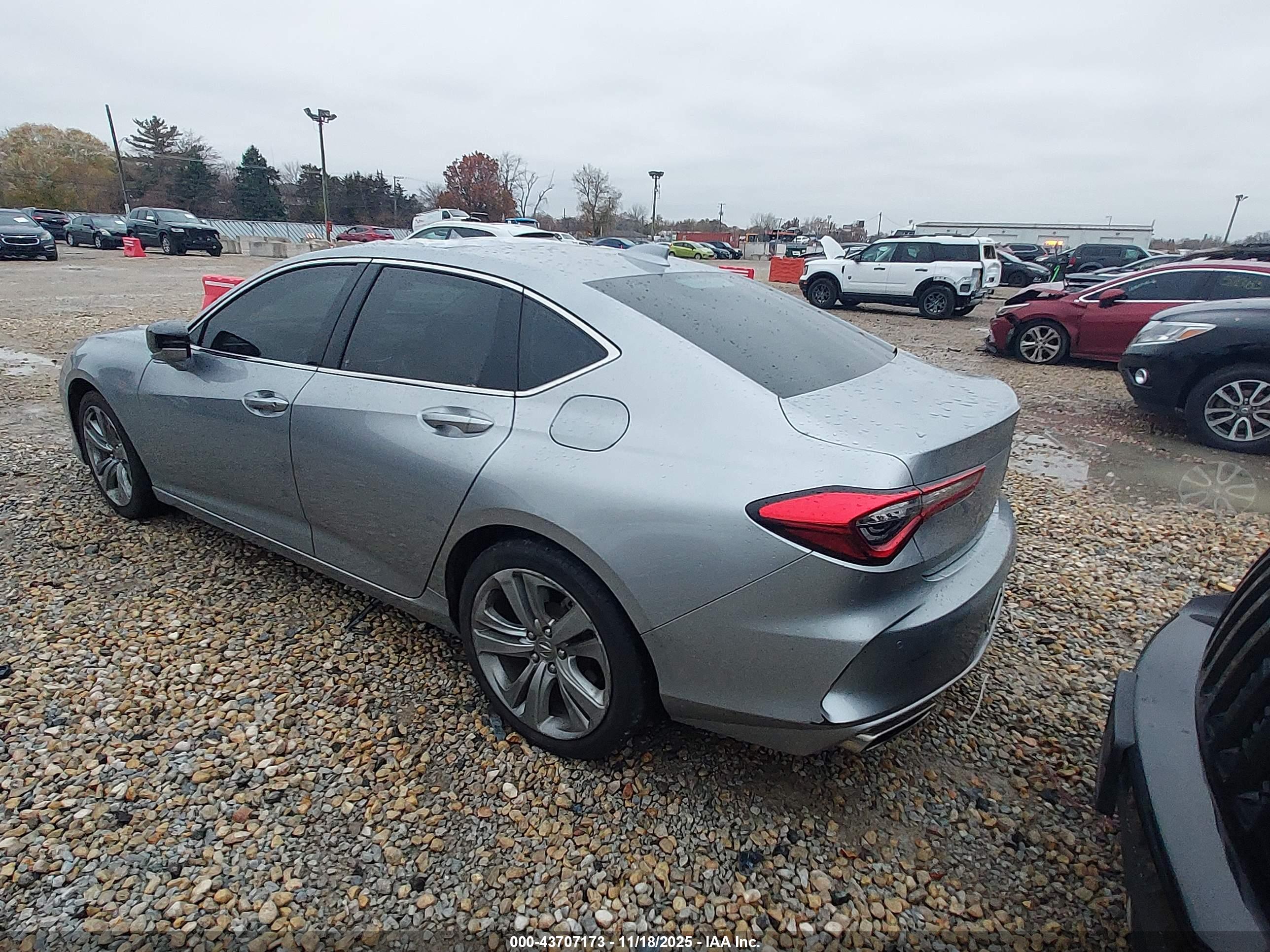 ACURA TLX image 3