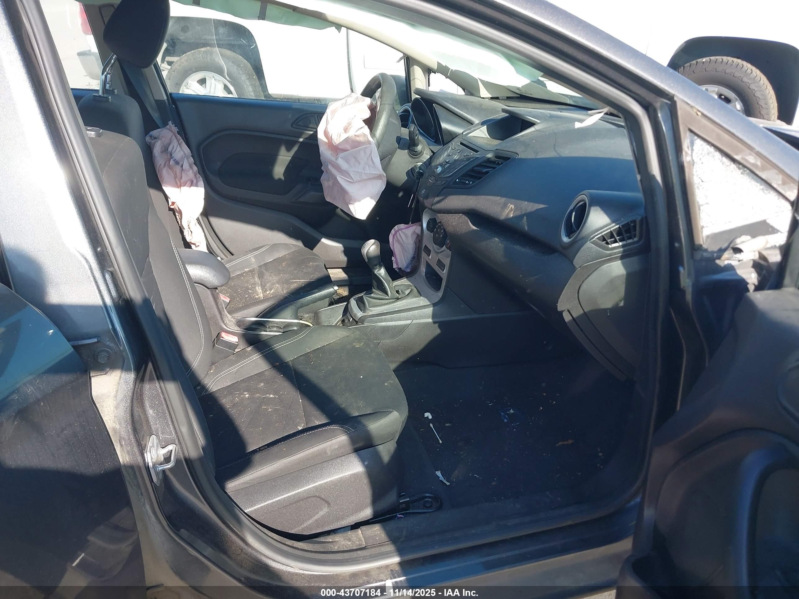 FORD FIESTA image 5