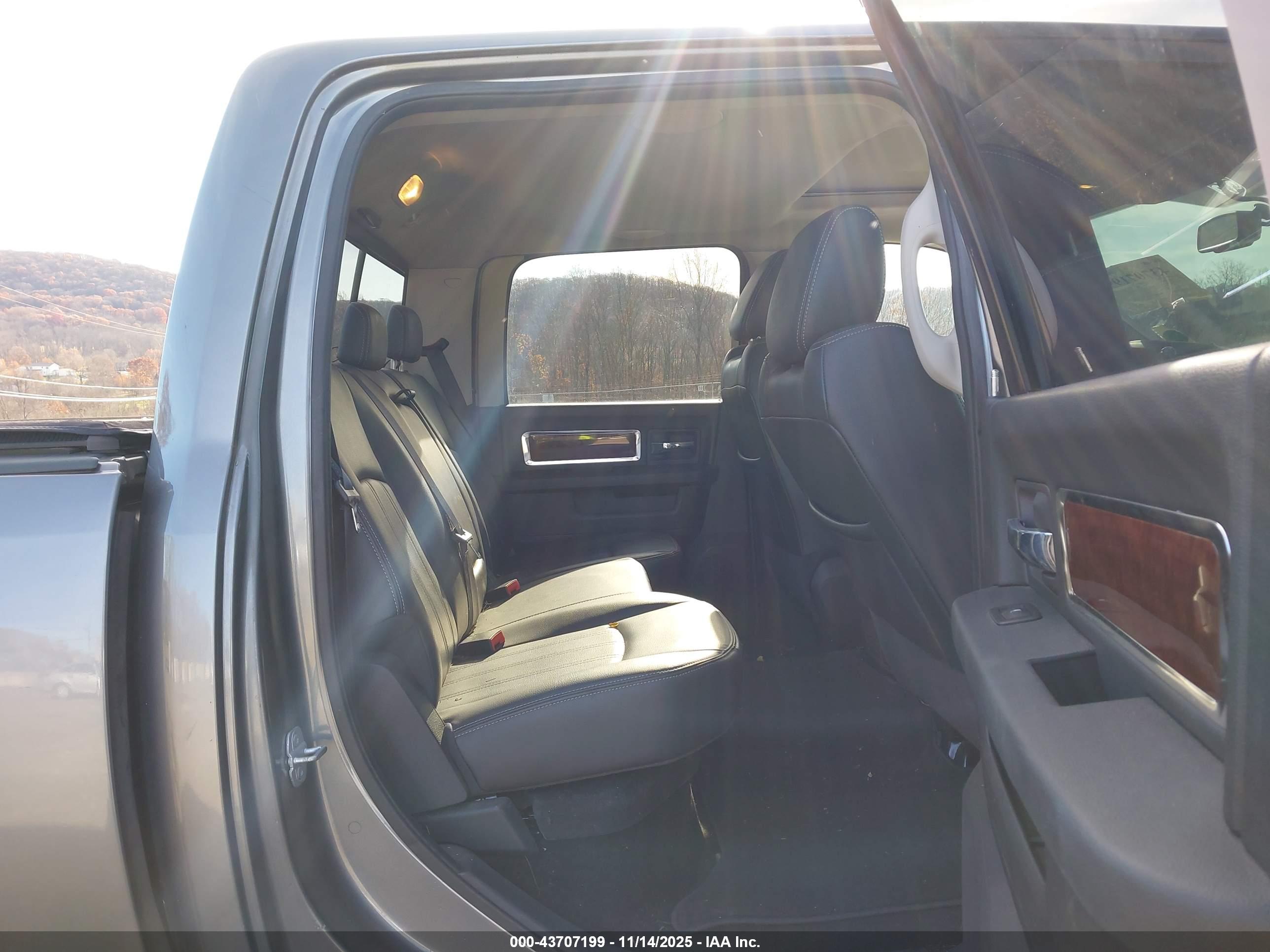 DODGE RAM image 8
