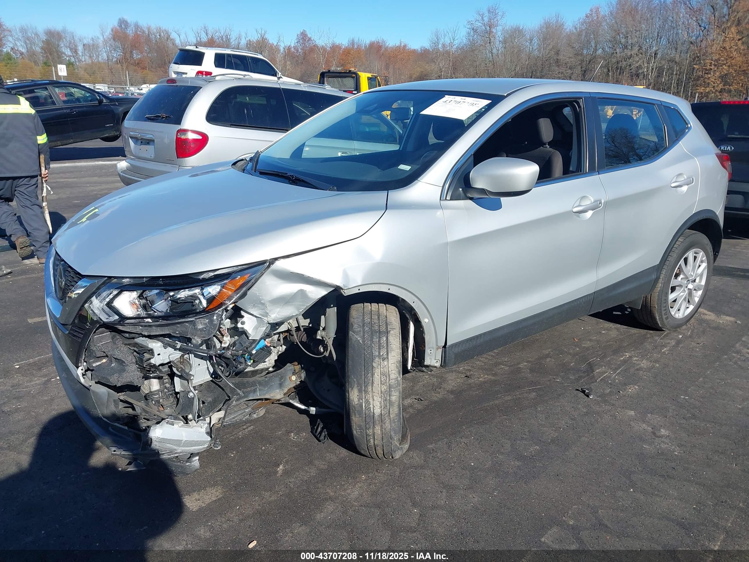 NISSAN ROGUE image 2