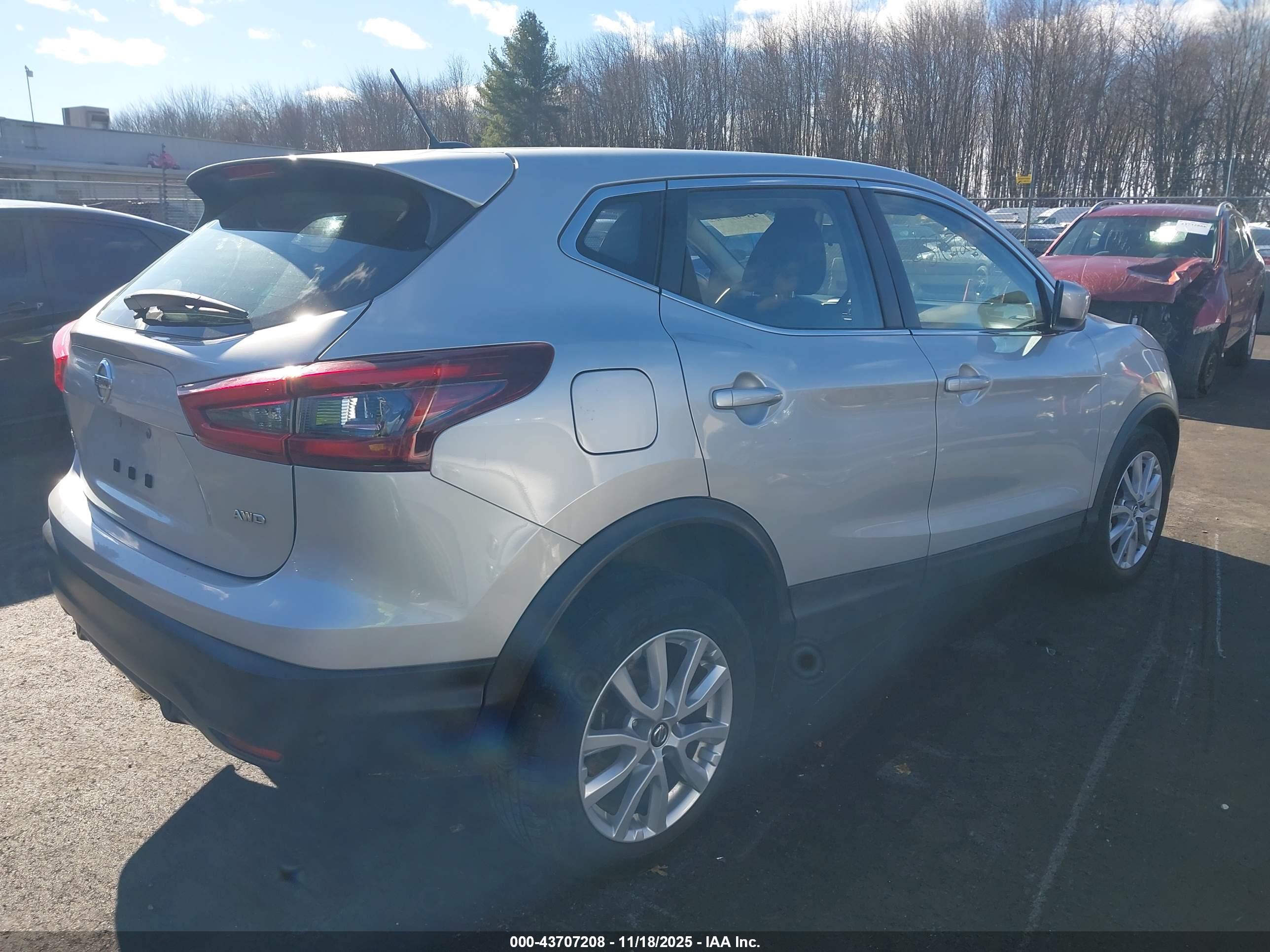 NISSAN ROGUE image 4