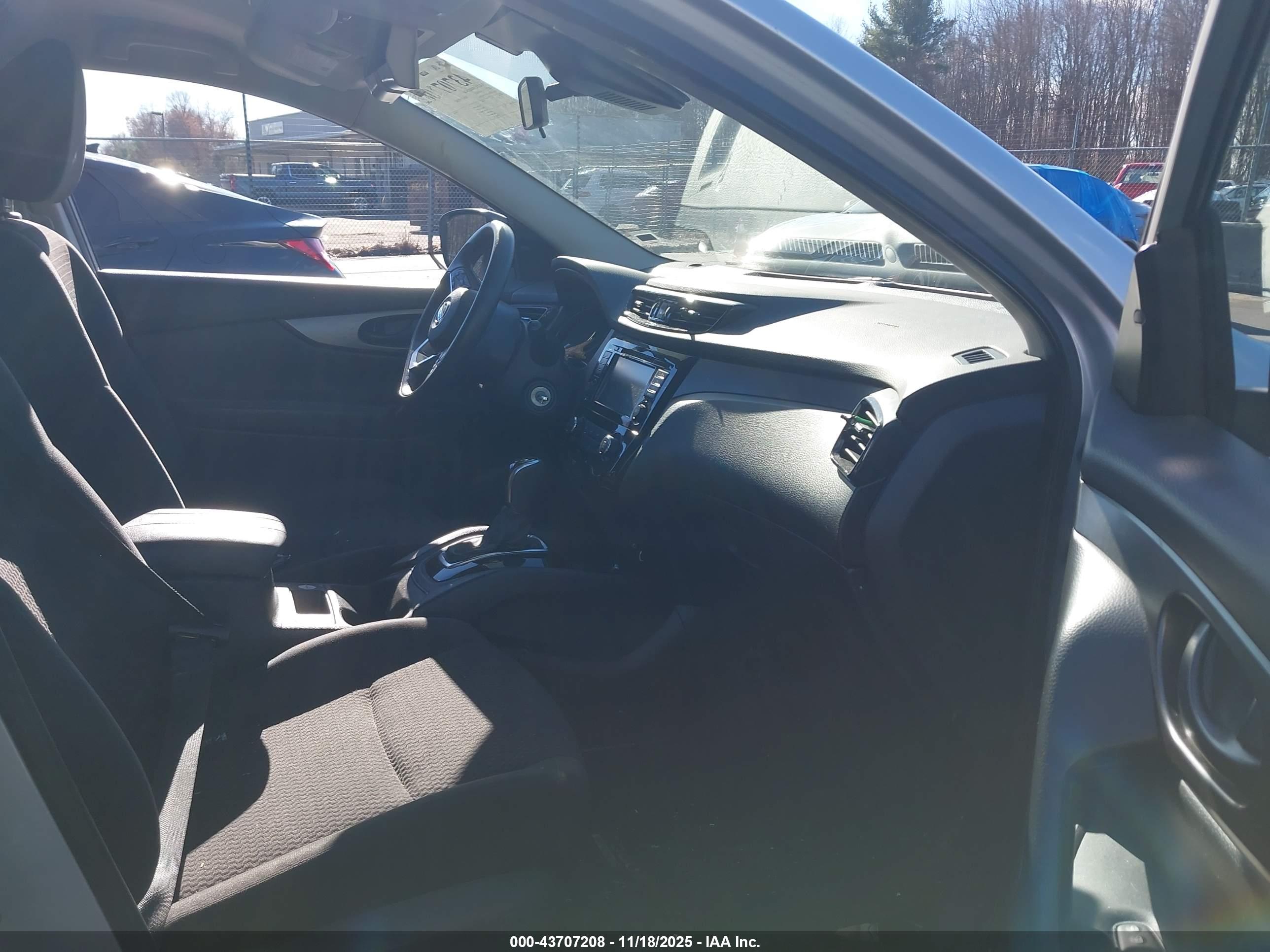 NISSAN ROGUE image 5