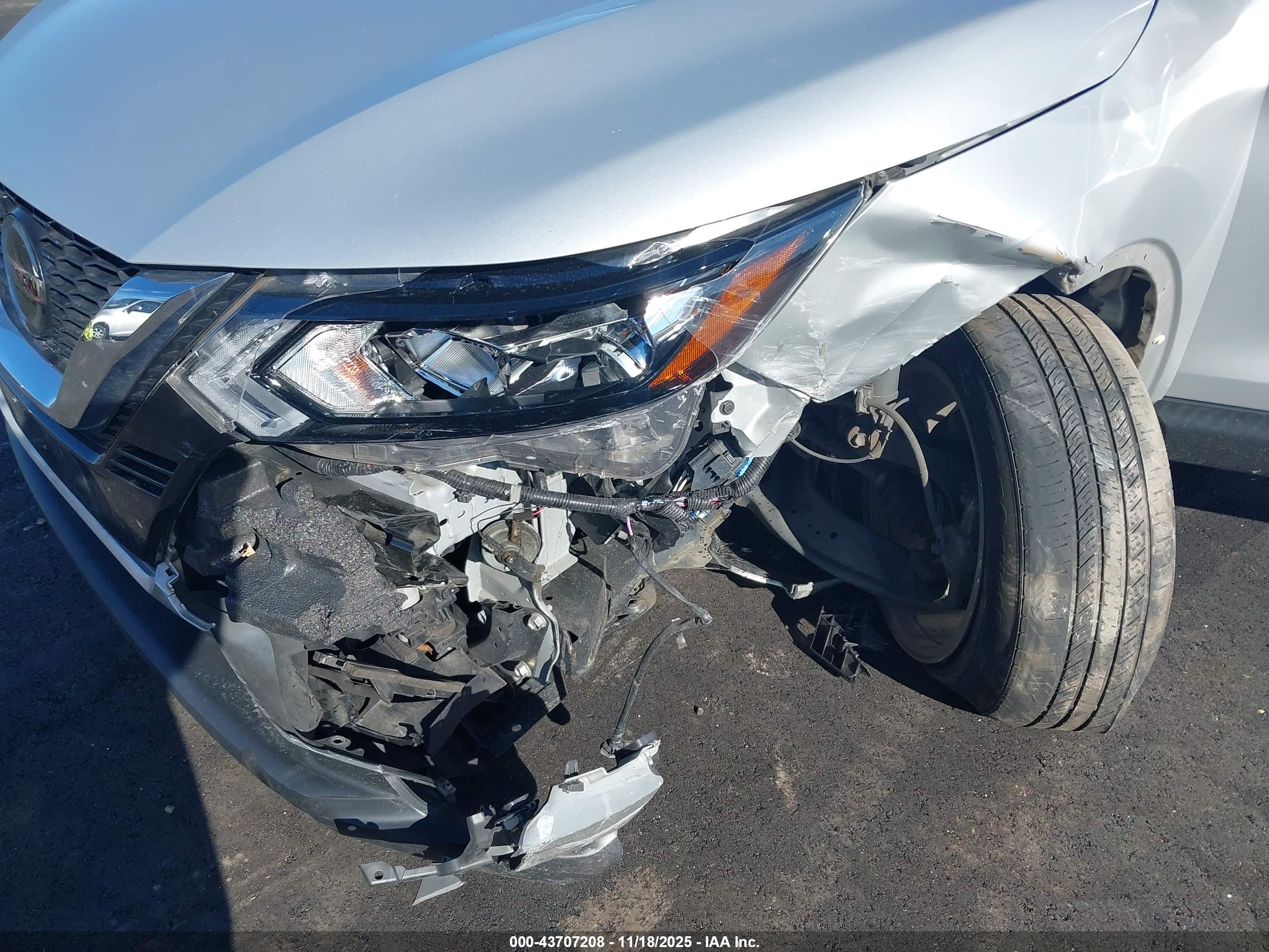 NISSAN ROGUE image 6