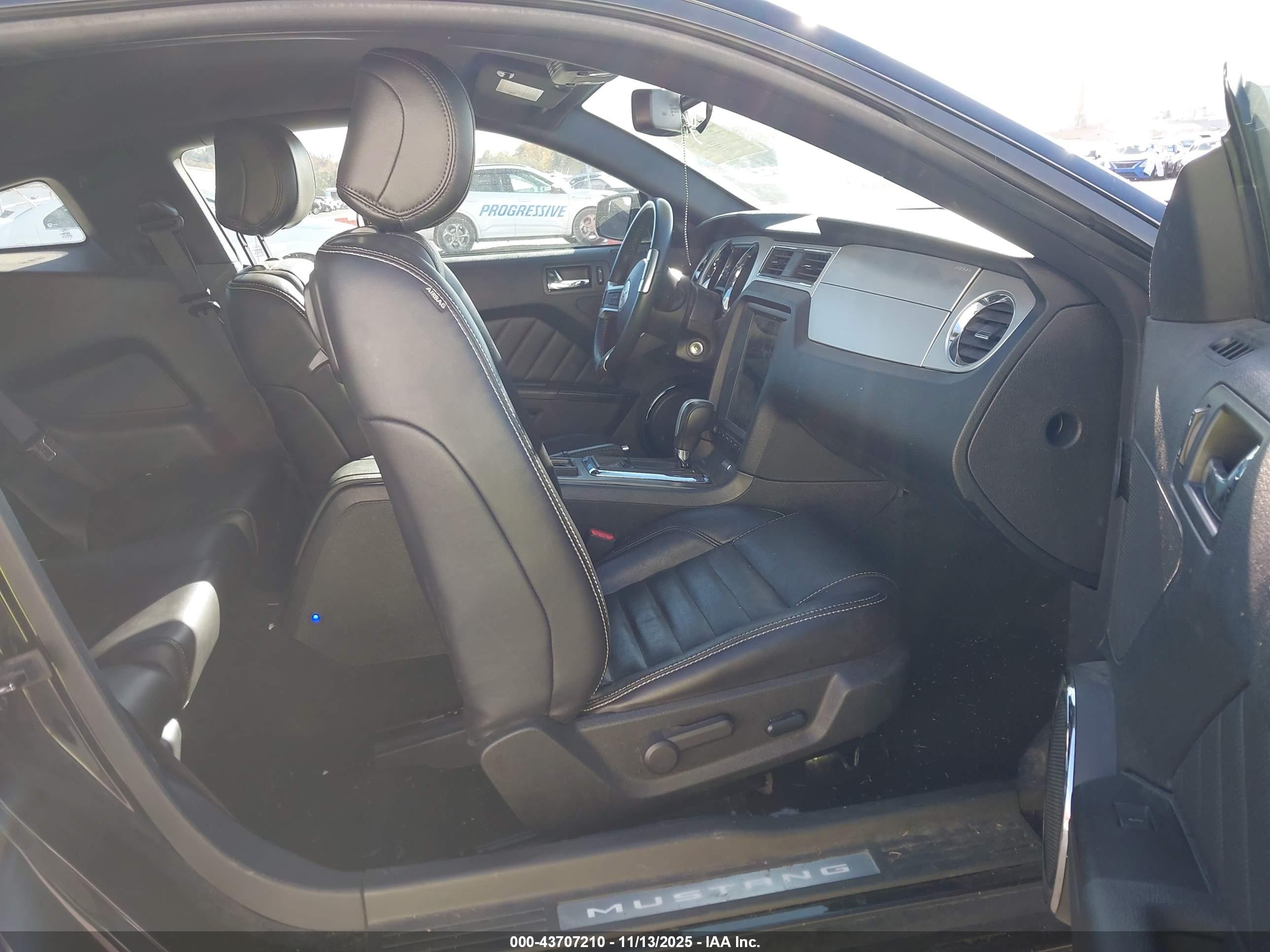 FORD MUSTANG image 5