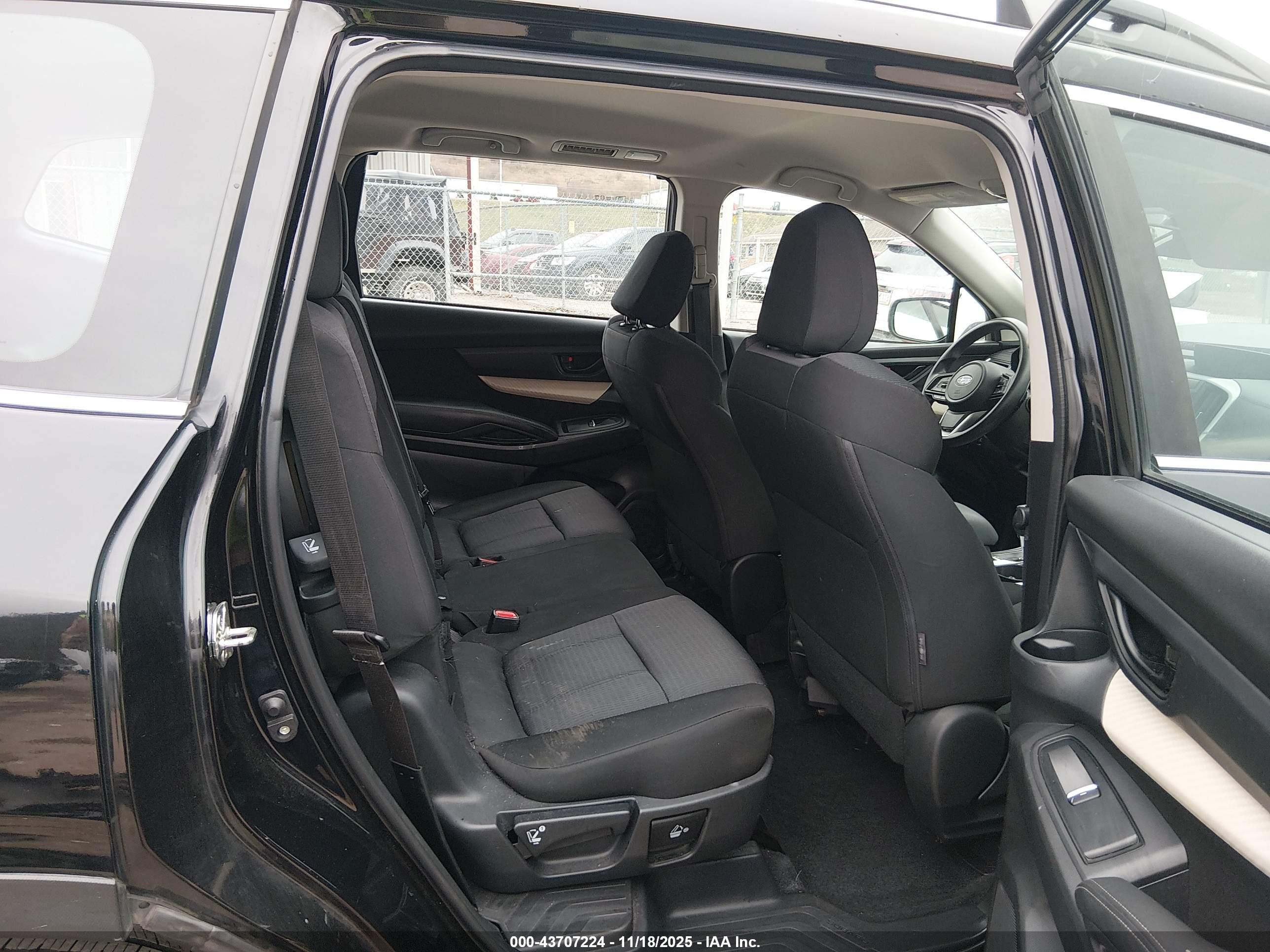 SUBARU ASCENT image 8