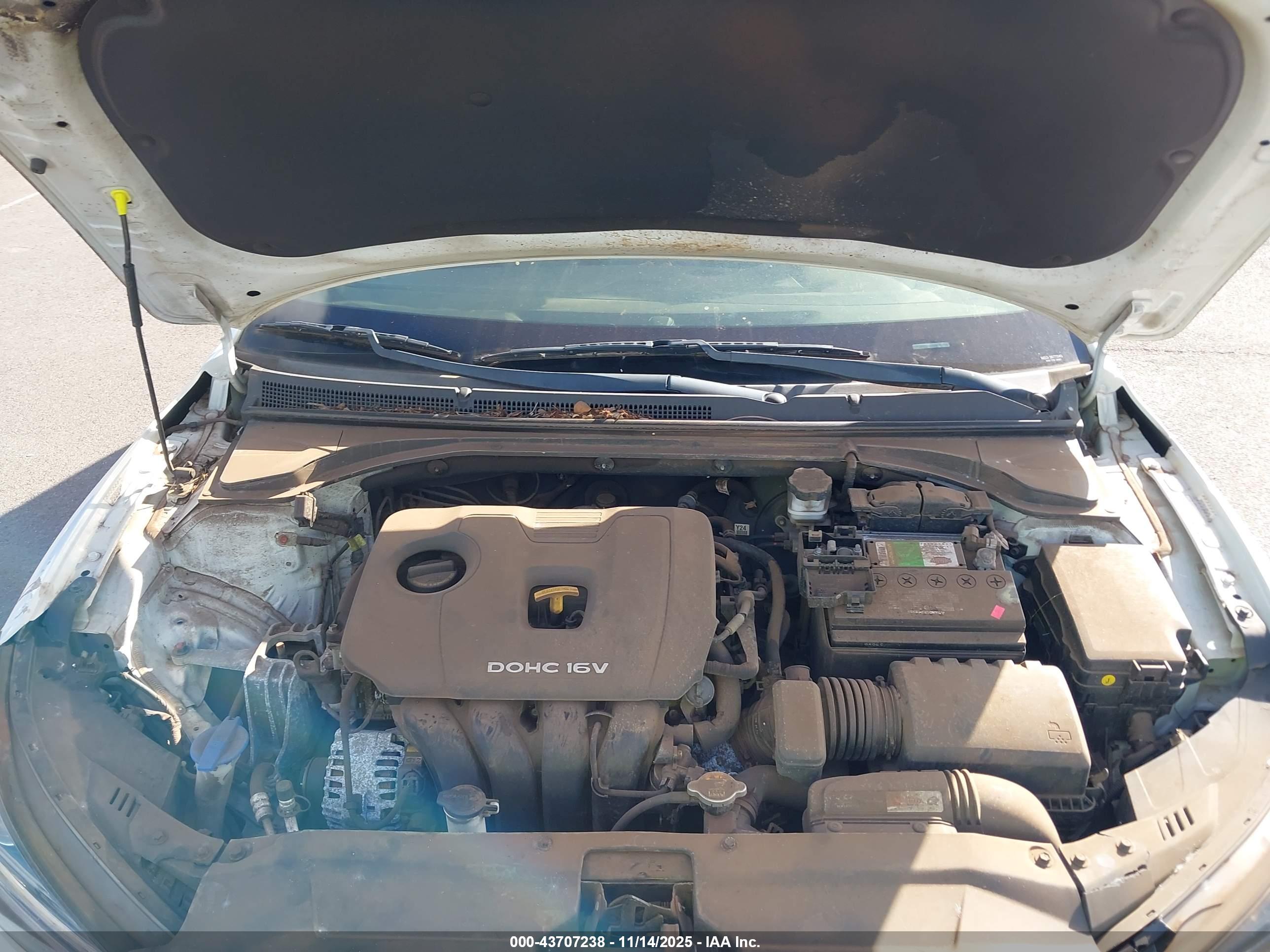 HYUNDAI VELOSTER image 10