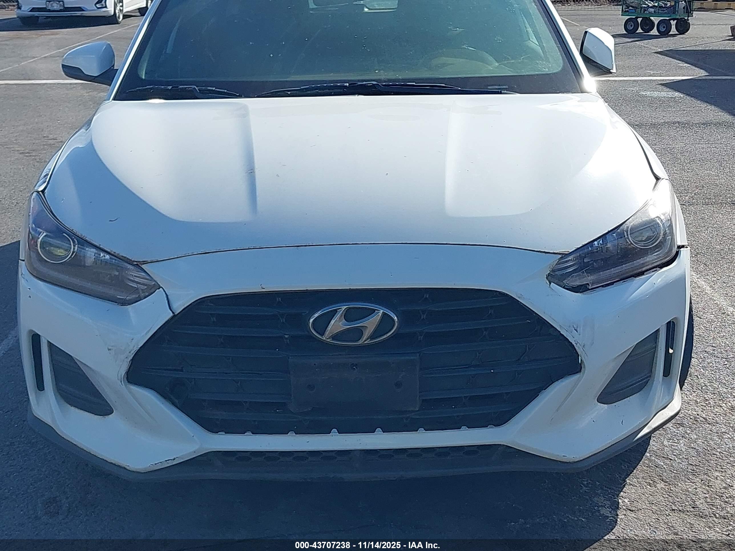 HYUNDAI VELOSTER image 6