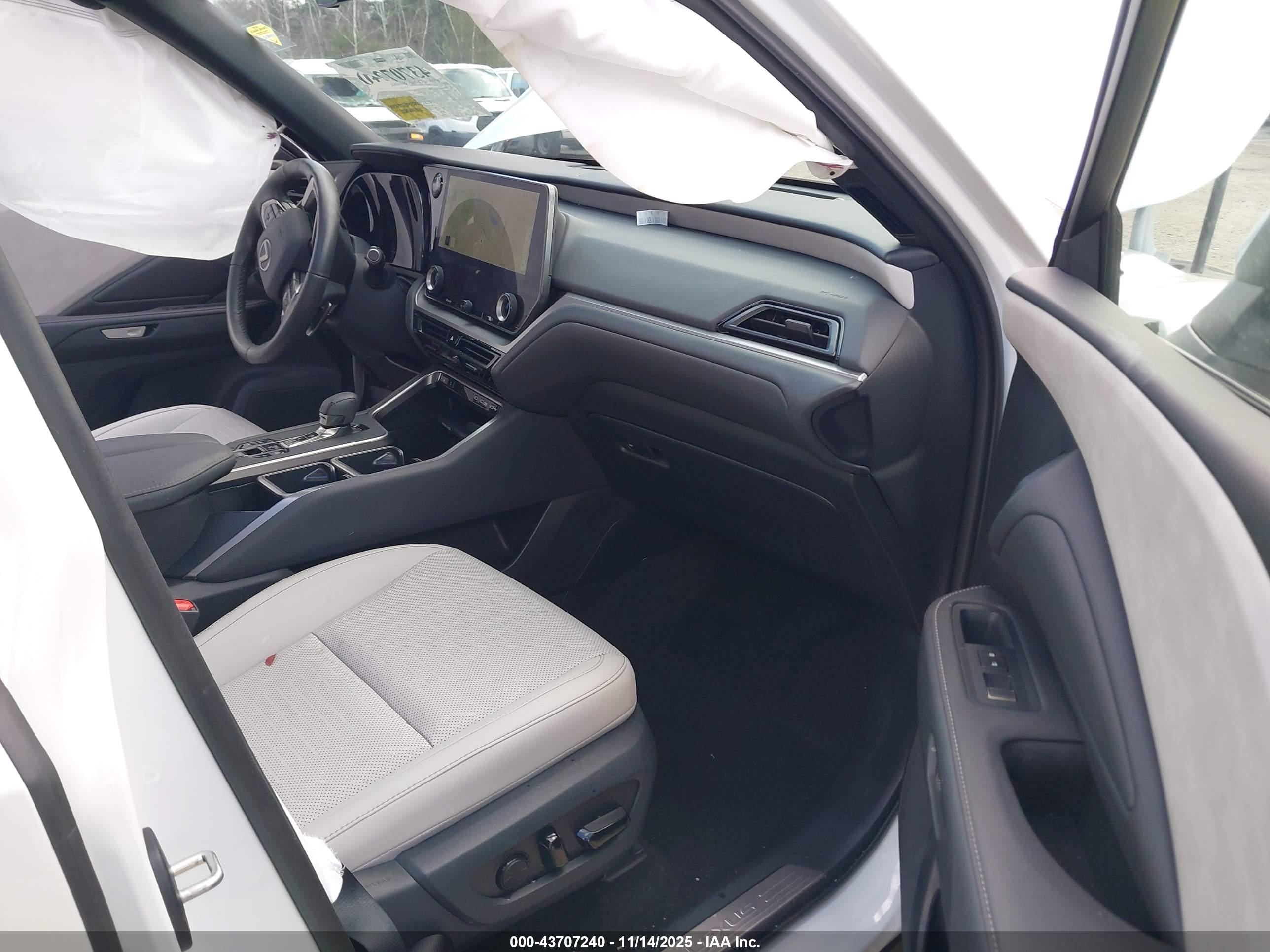 LEXUS TX image 5