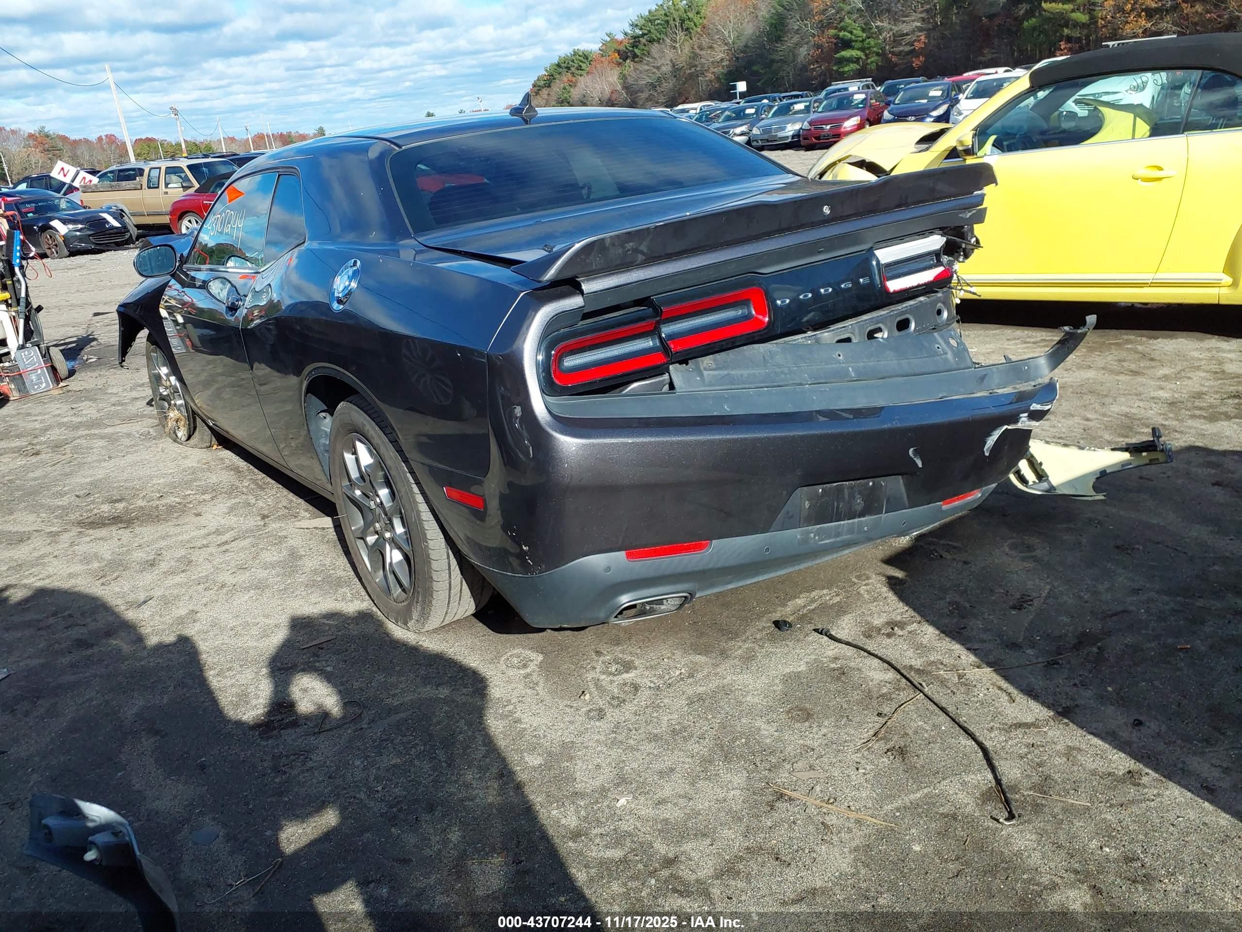 DODGE CHALLENGER image 3