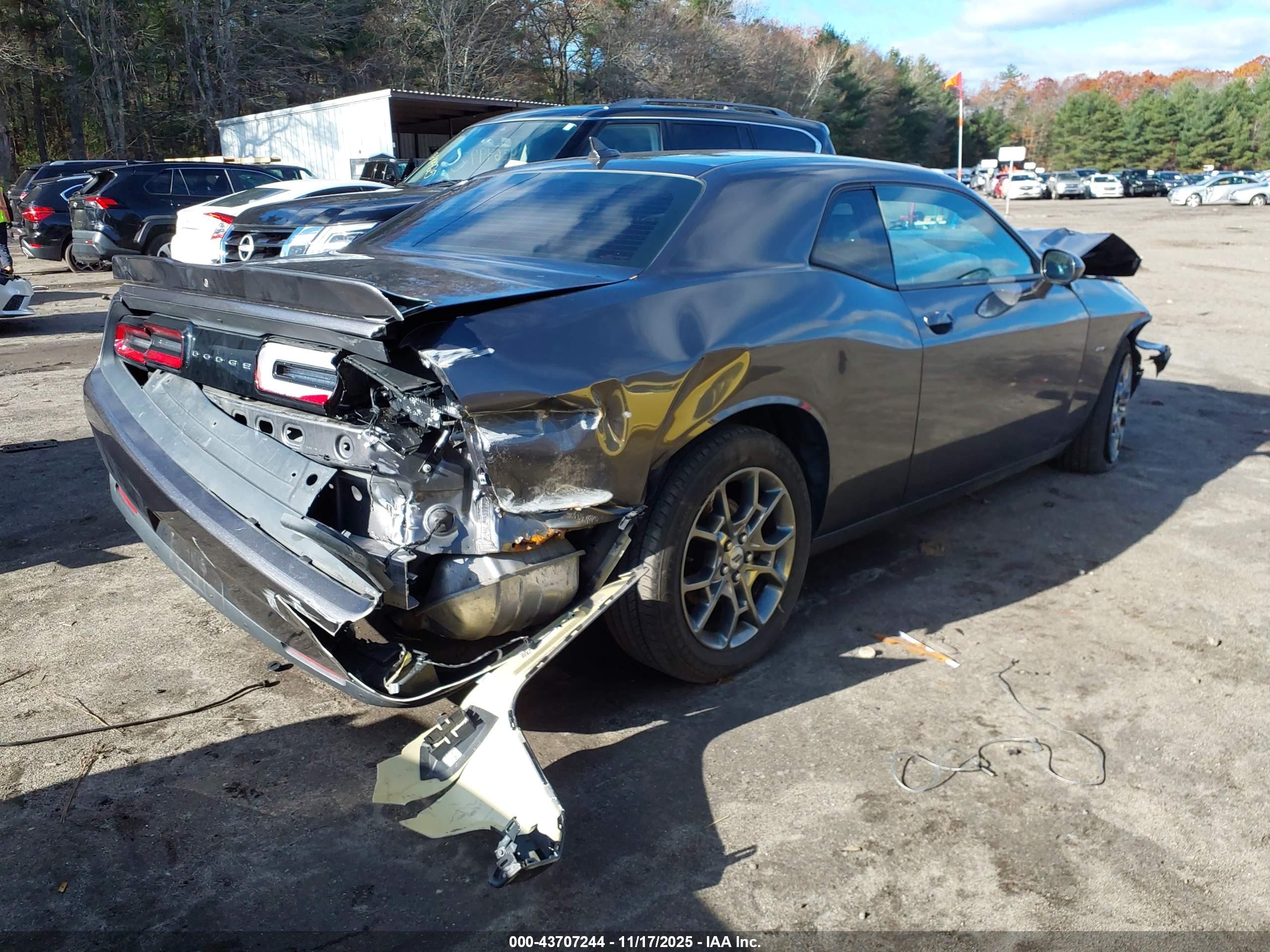 DODGE CHALLENGER image 4