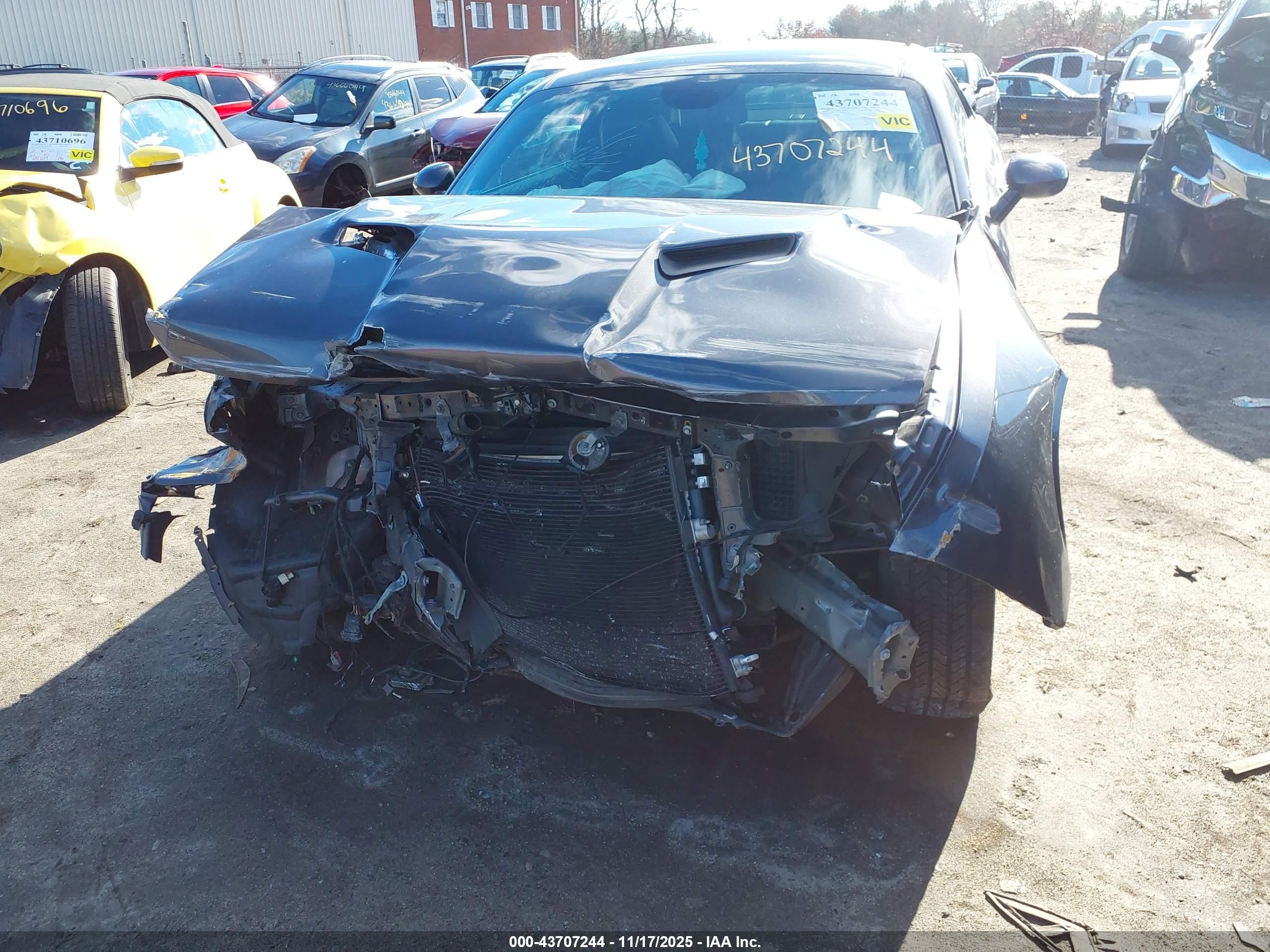 DODGE CHALLENGER image 6