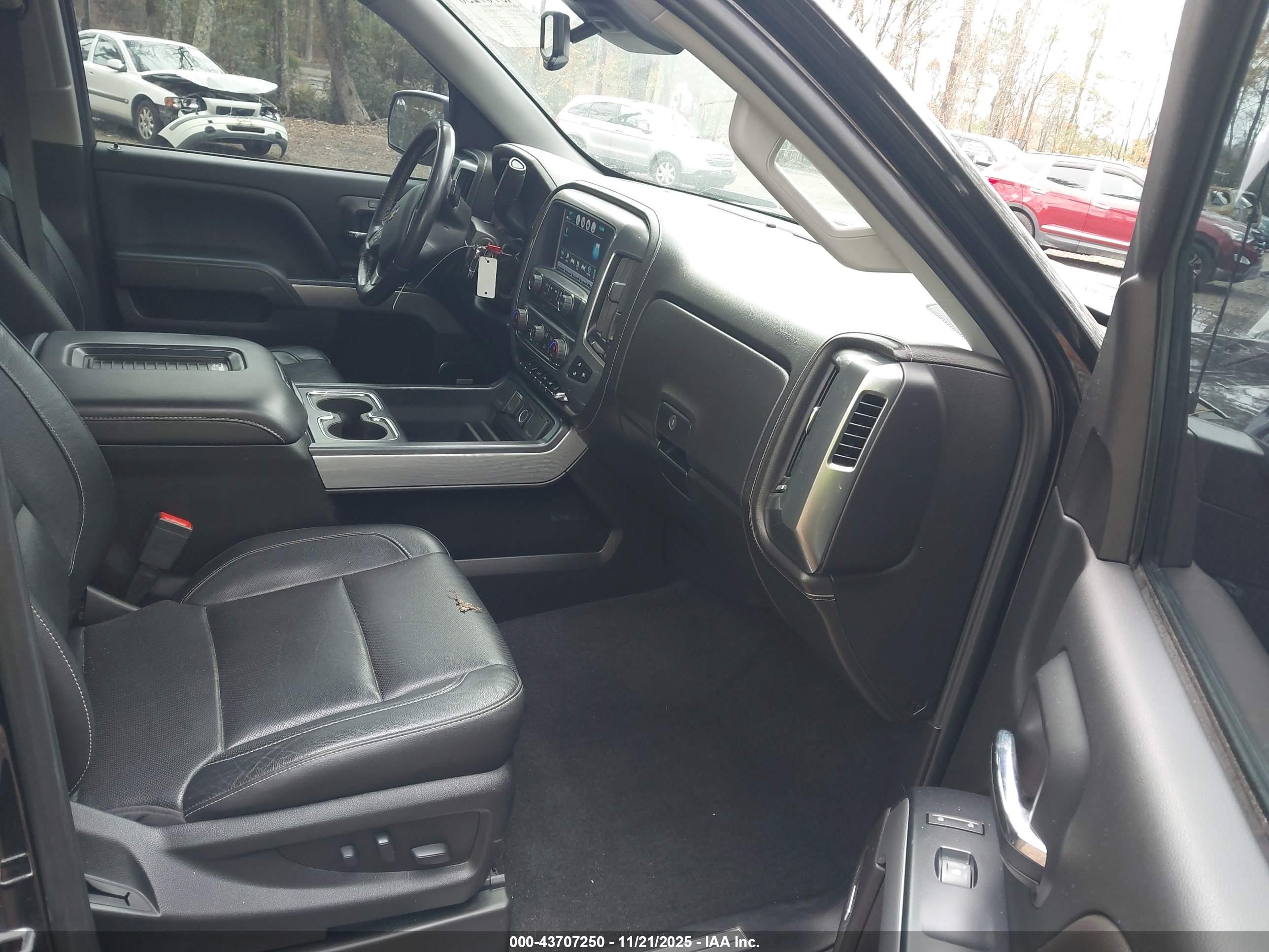 CHEVROLET SILVERADO image 5