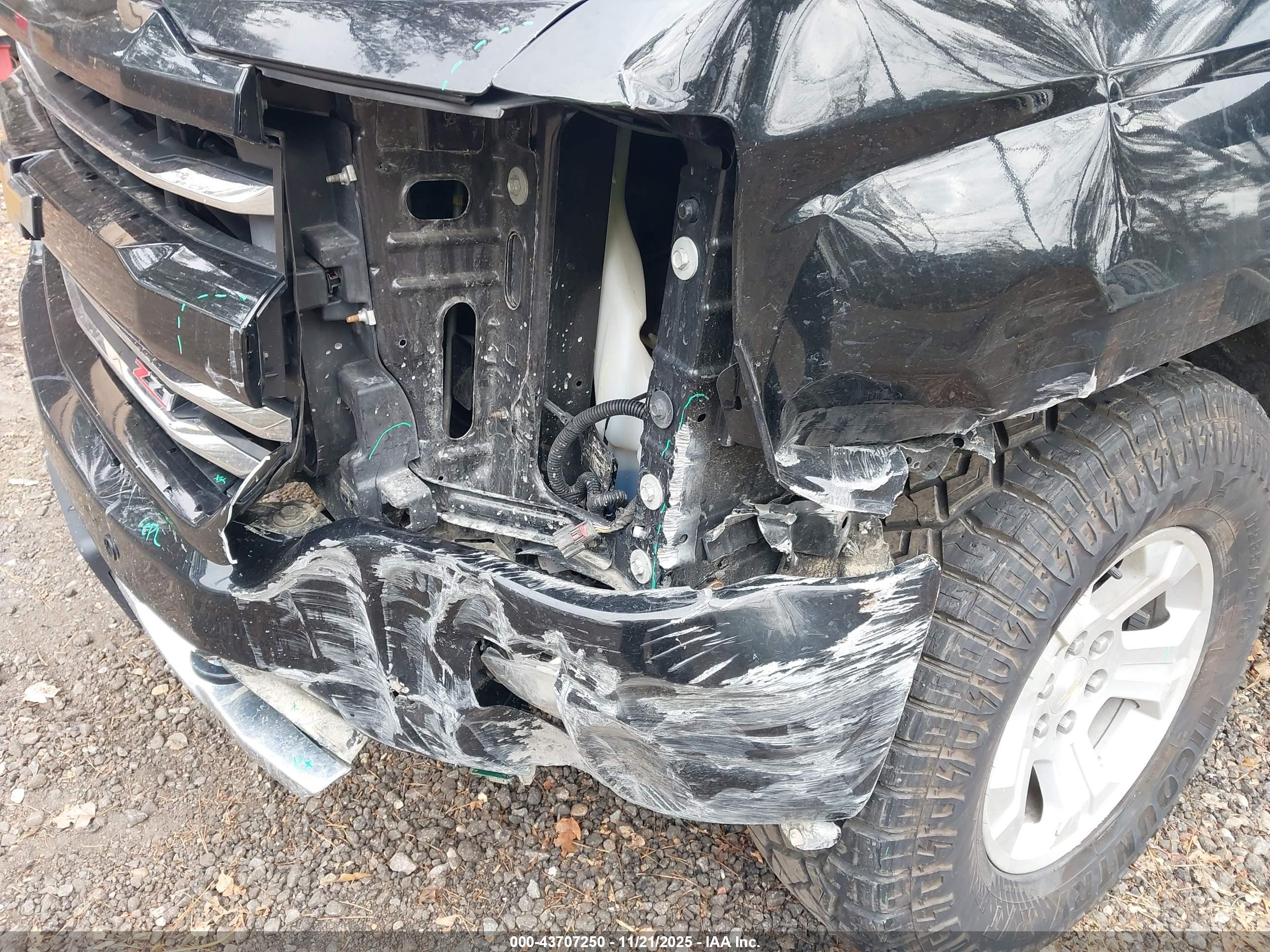 CHEVROLET SILVERADO image 6