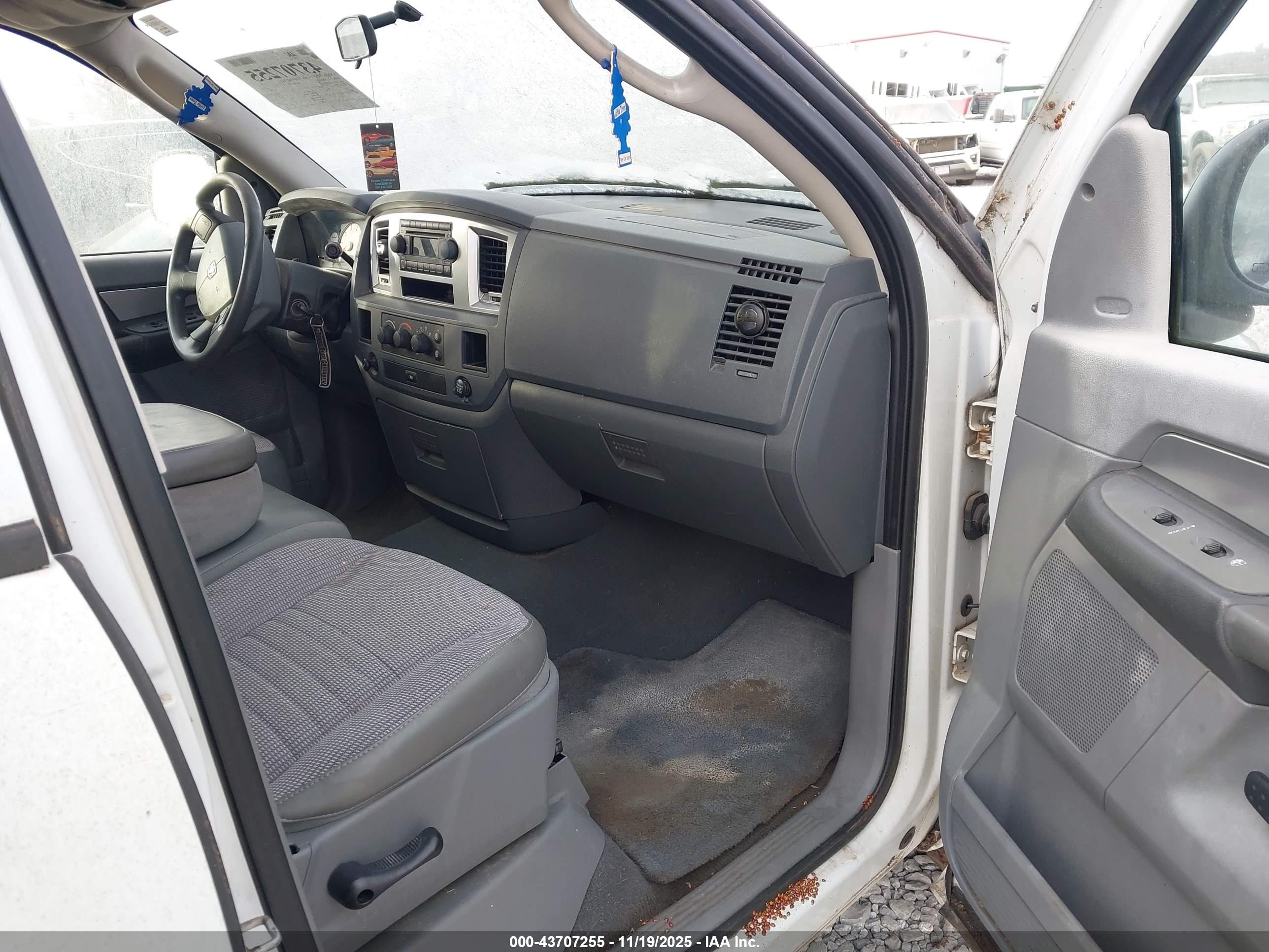 DODGE RAM image 5