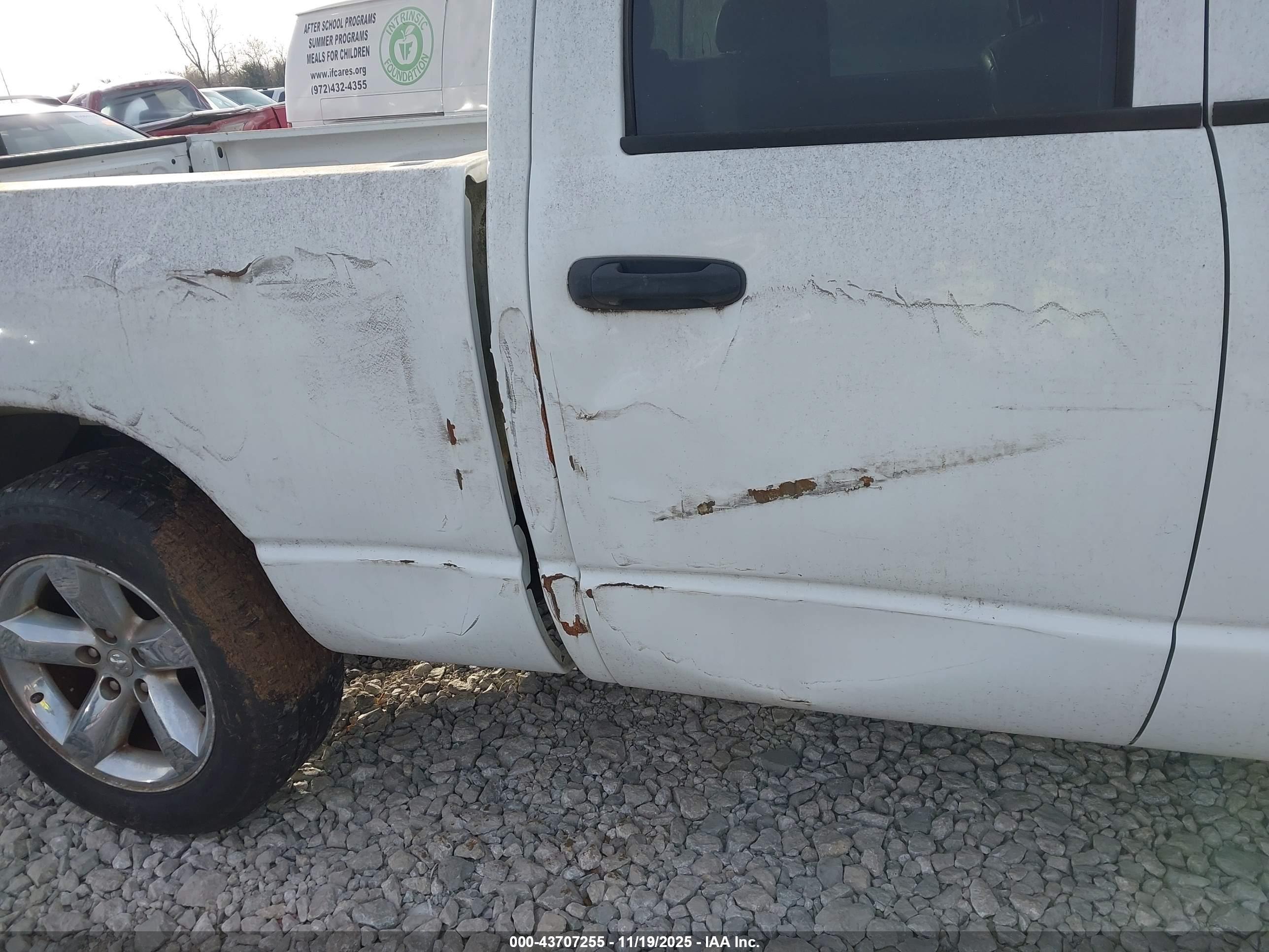 DODGE RAM image 6