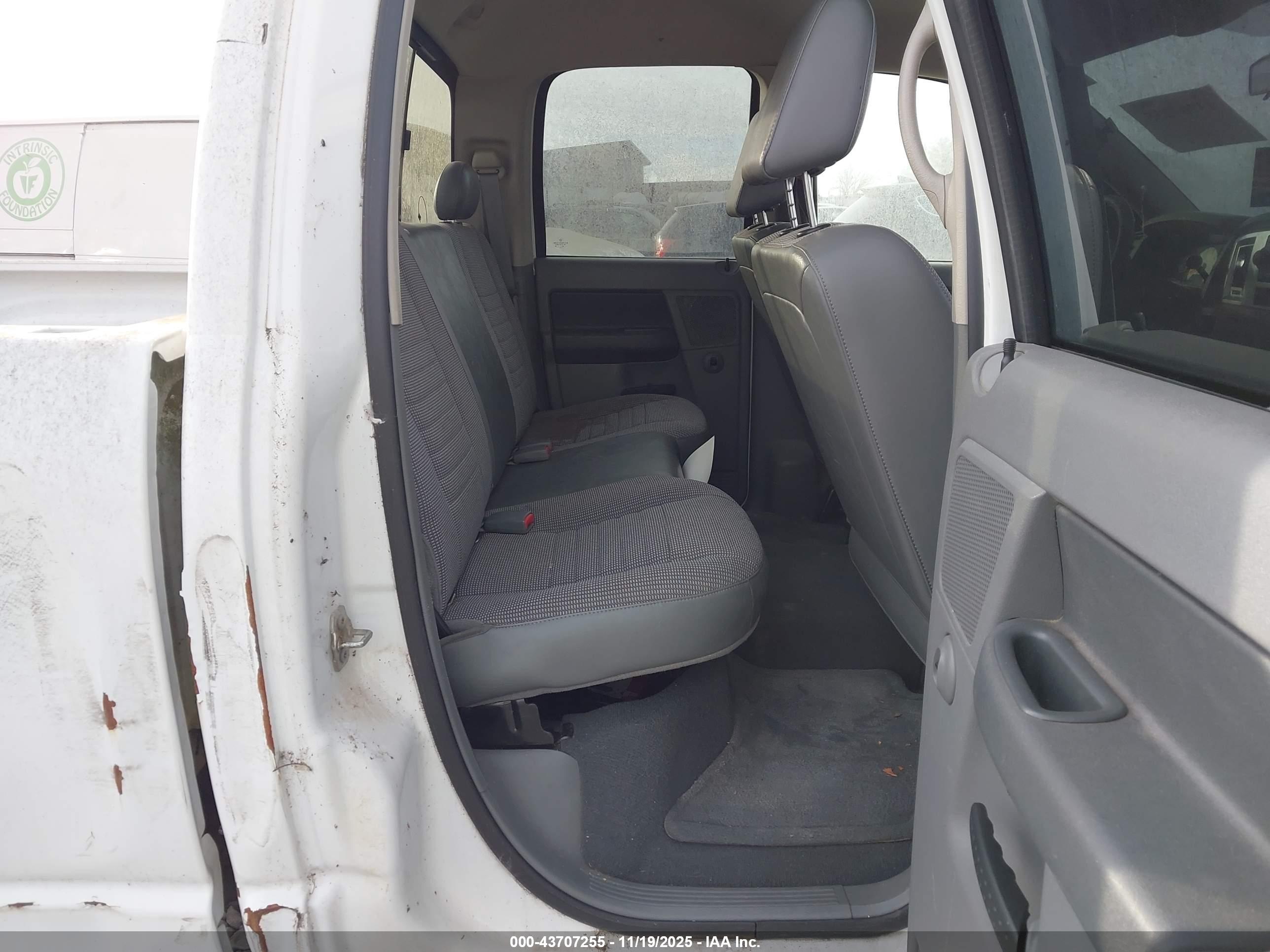 DODGE RAM image 8