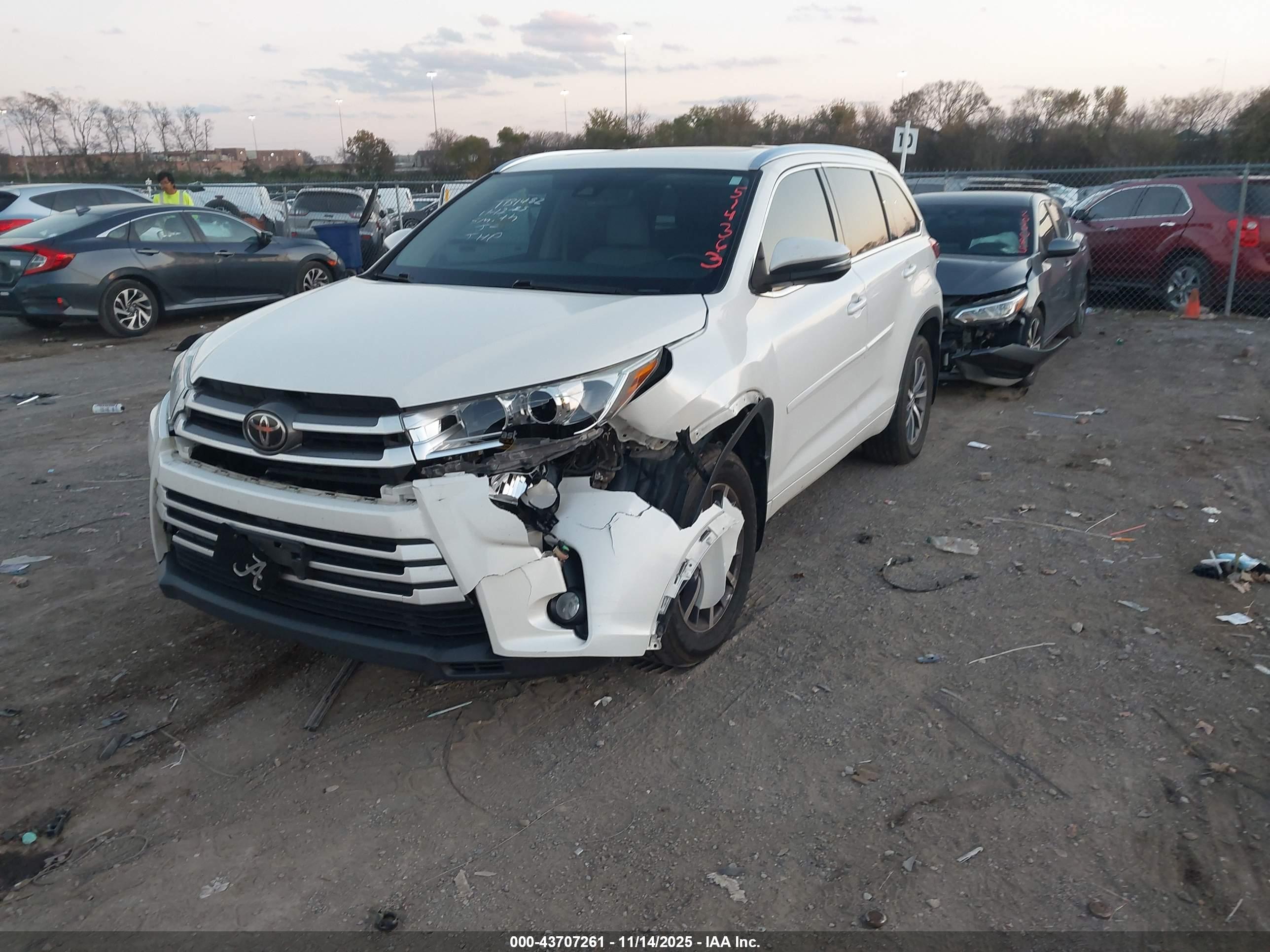 TOYOTA HIGHLANDER image 2