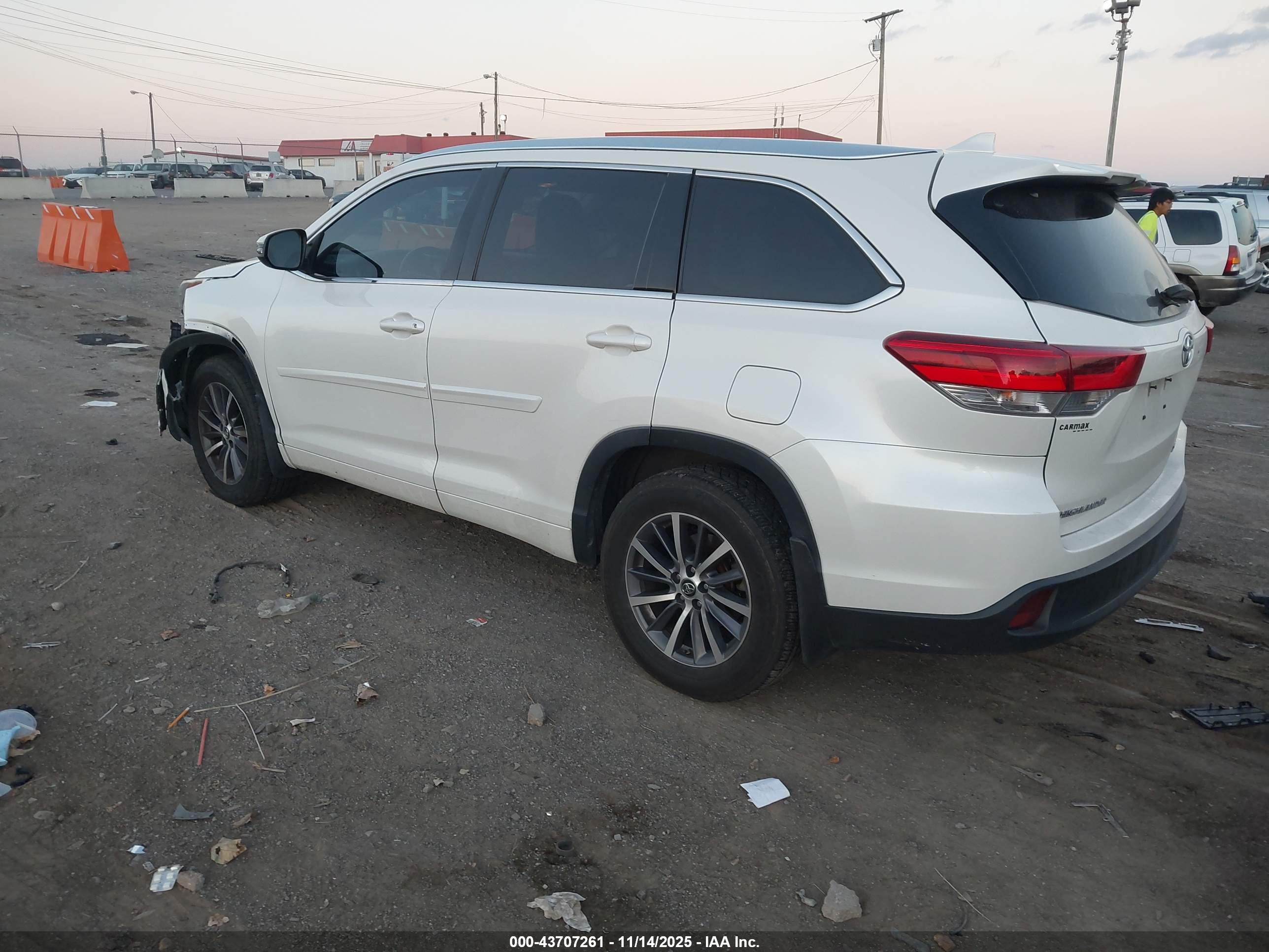 TOYOTA HIGHLANDER image 3