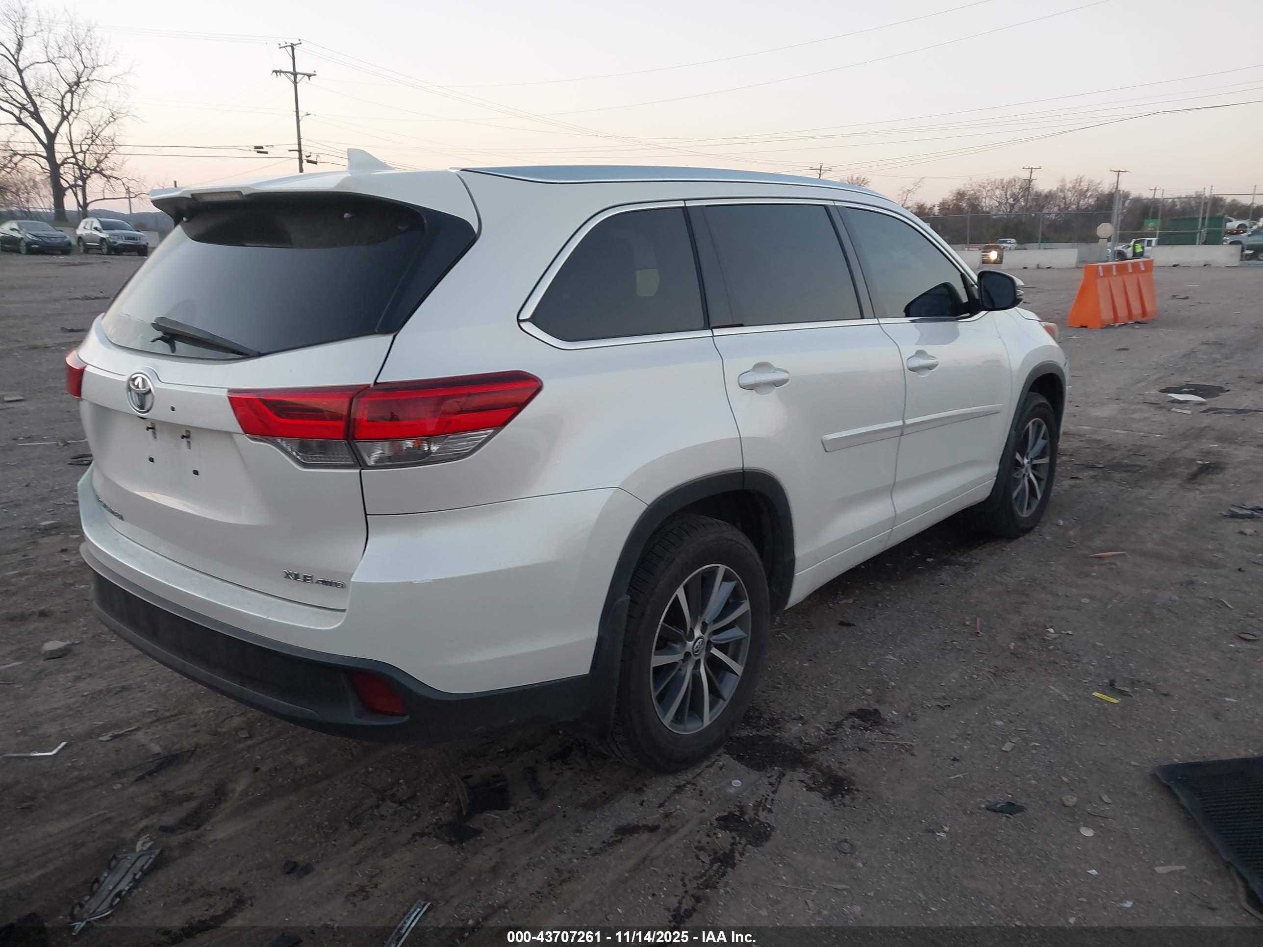 TOYOTA HIGHLANDER image 4