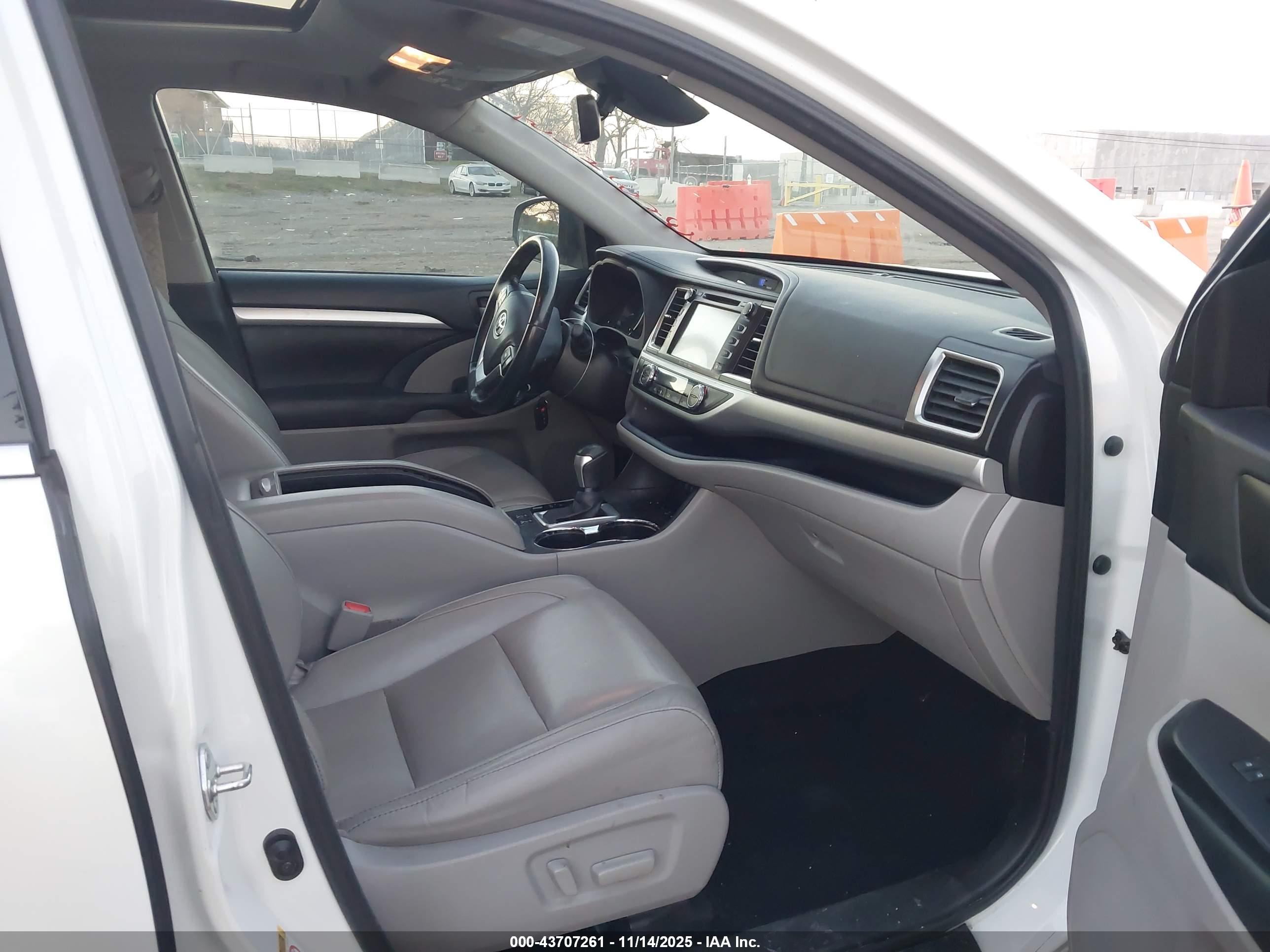 TOYOTA HIGHLANDER image 5