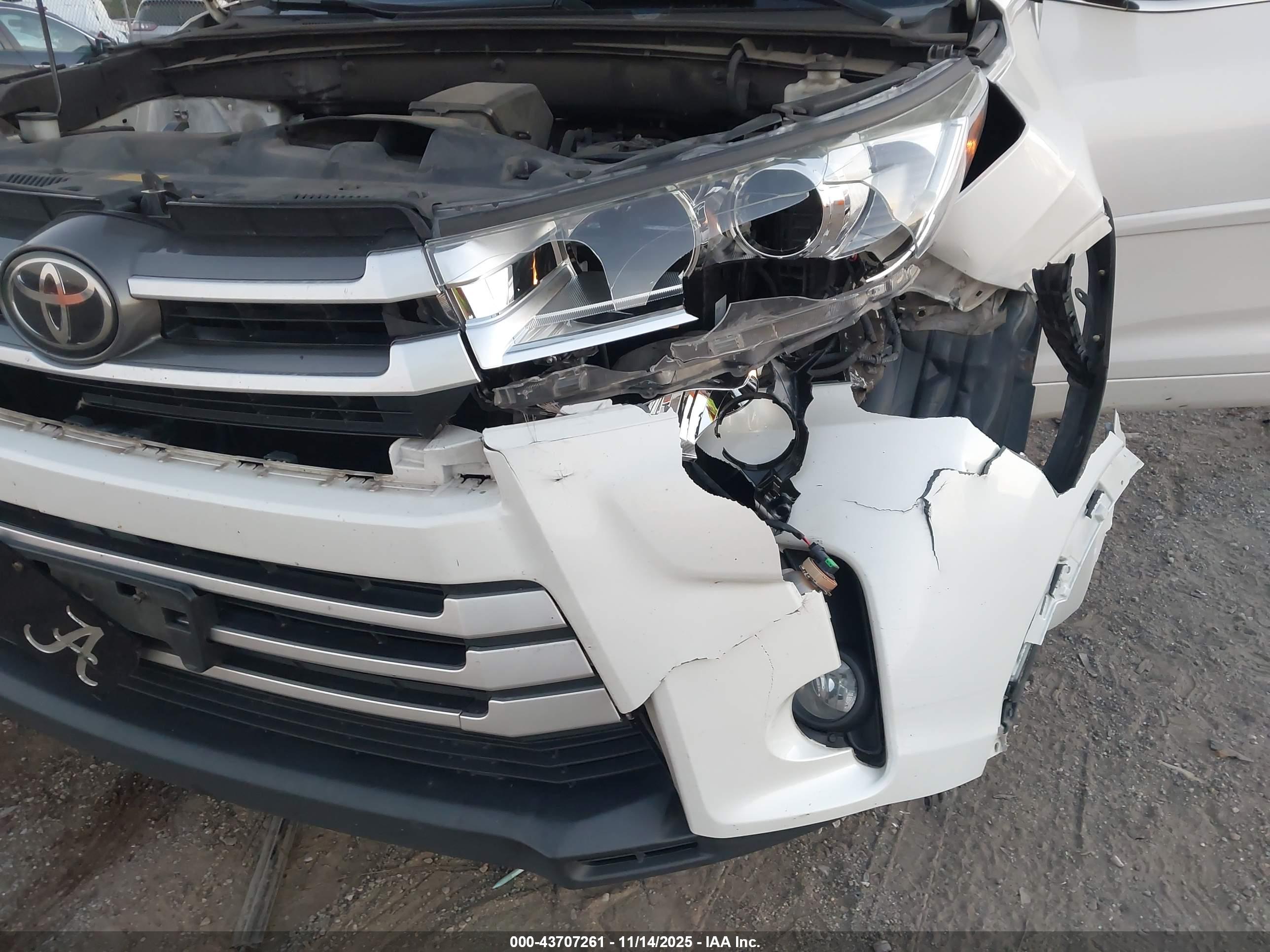 TOYOTA HIGHLANDER image 6