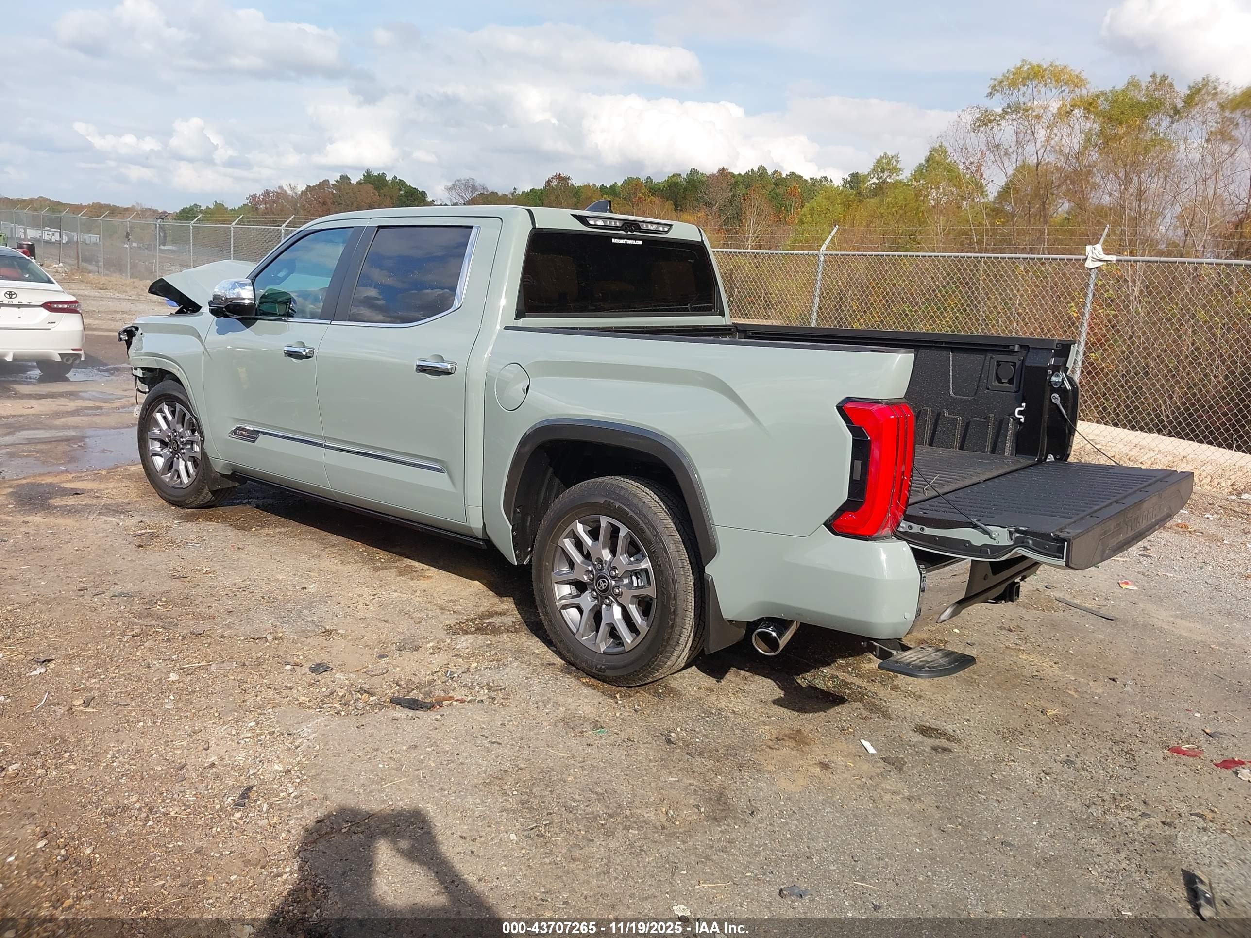 TOYOTA TUNDRA image 3
