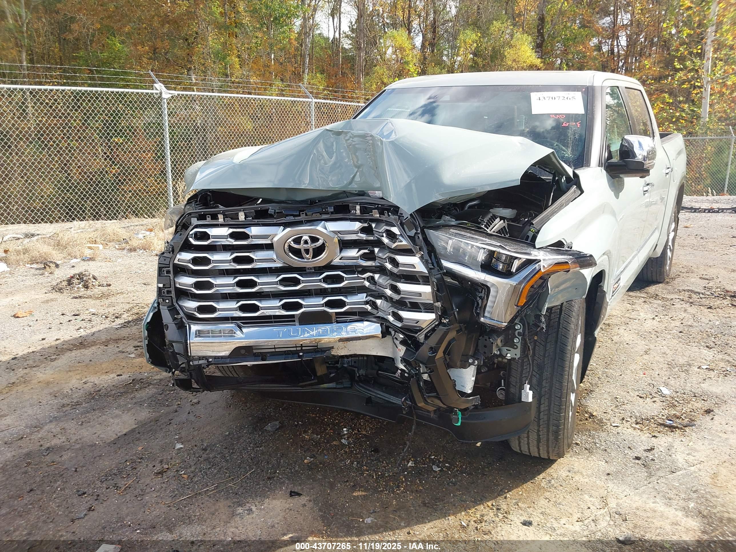 TOYOTA TUNDRA image 6