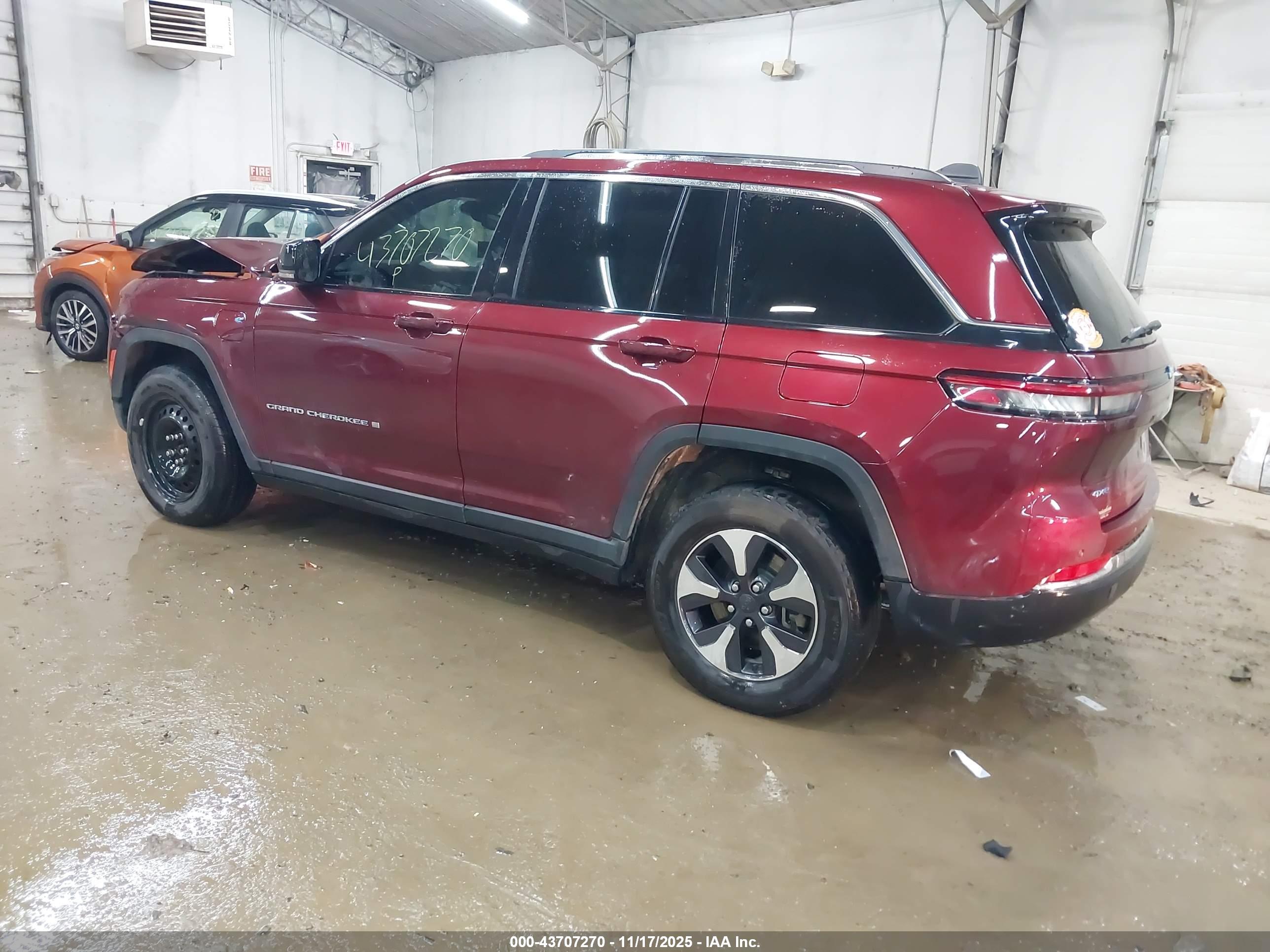 JEEP GRAND image 3