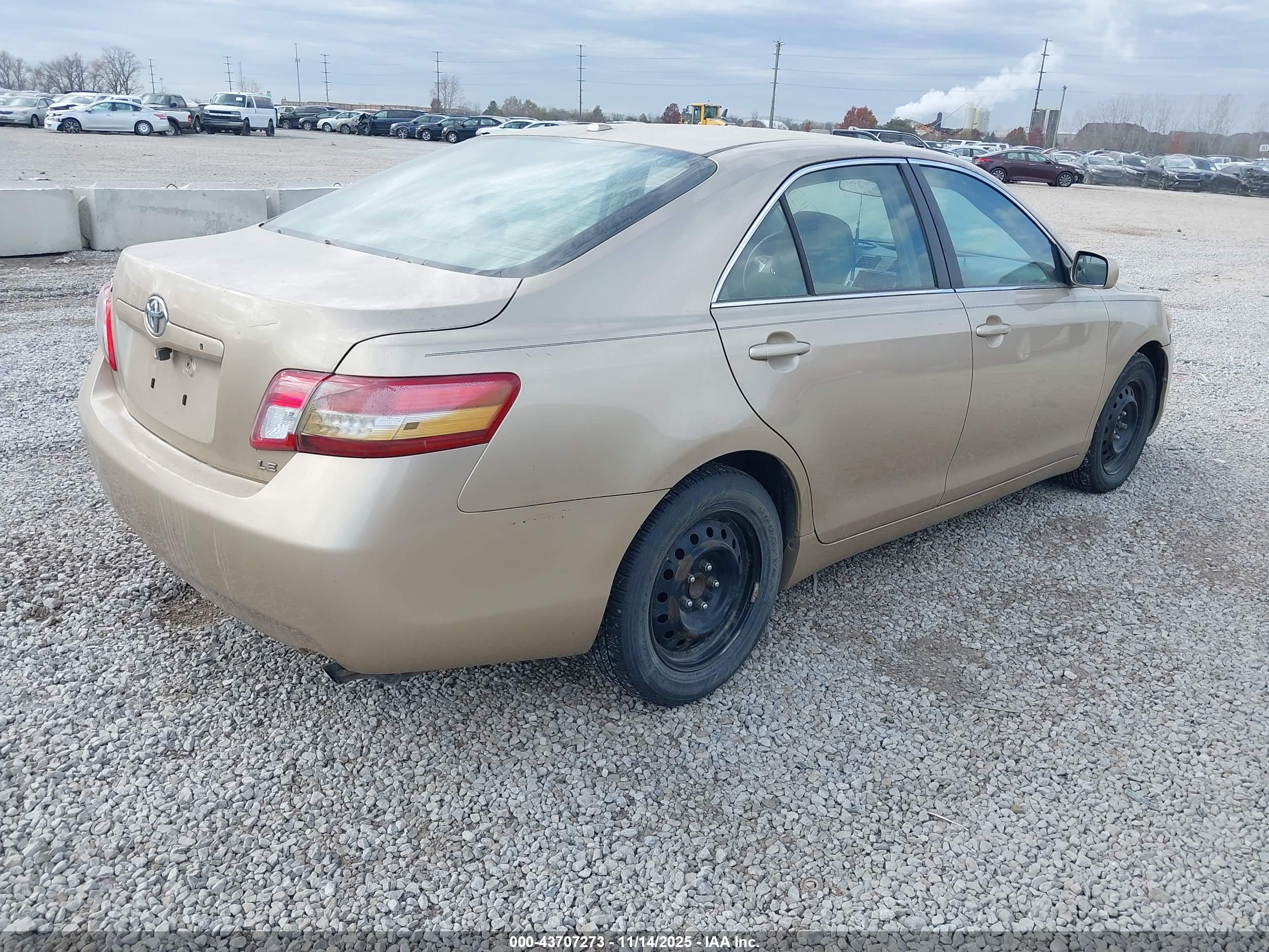 TOYOTA CAMRY image 4
