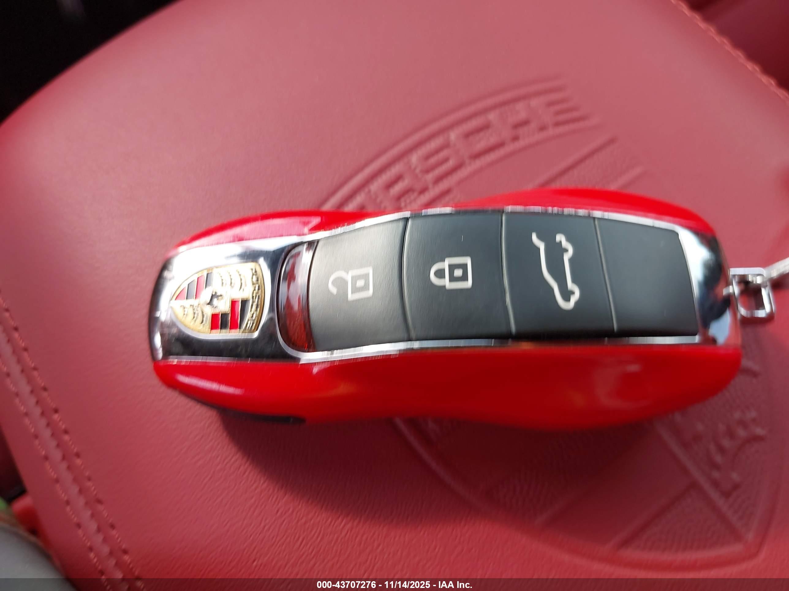 PORSCHE MACAN image 11