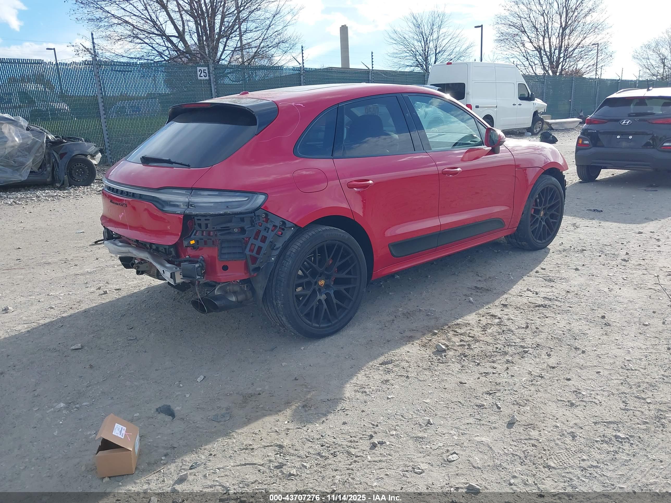 PORSCHE MACAN image 4