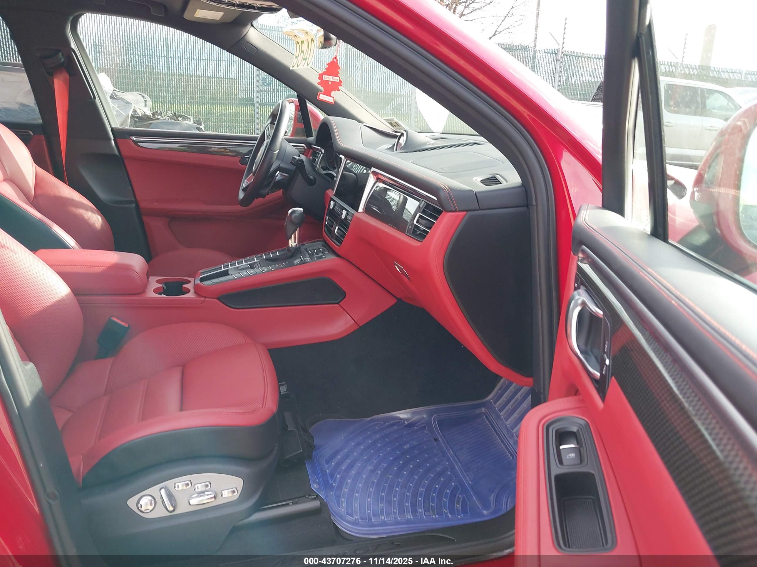 PORSCHE MACAN image 5