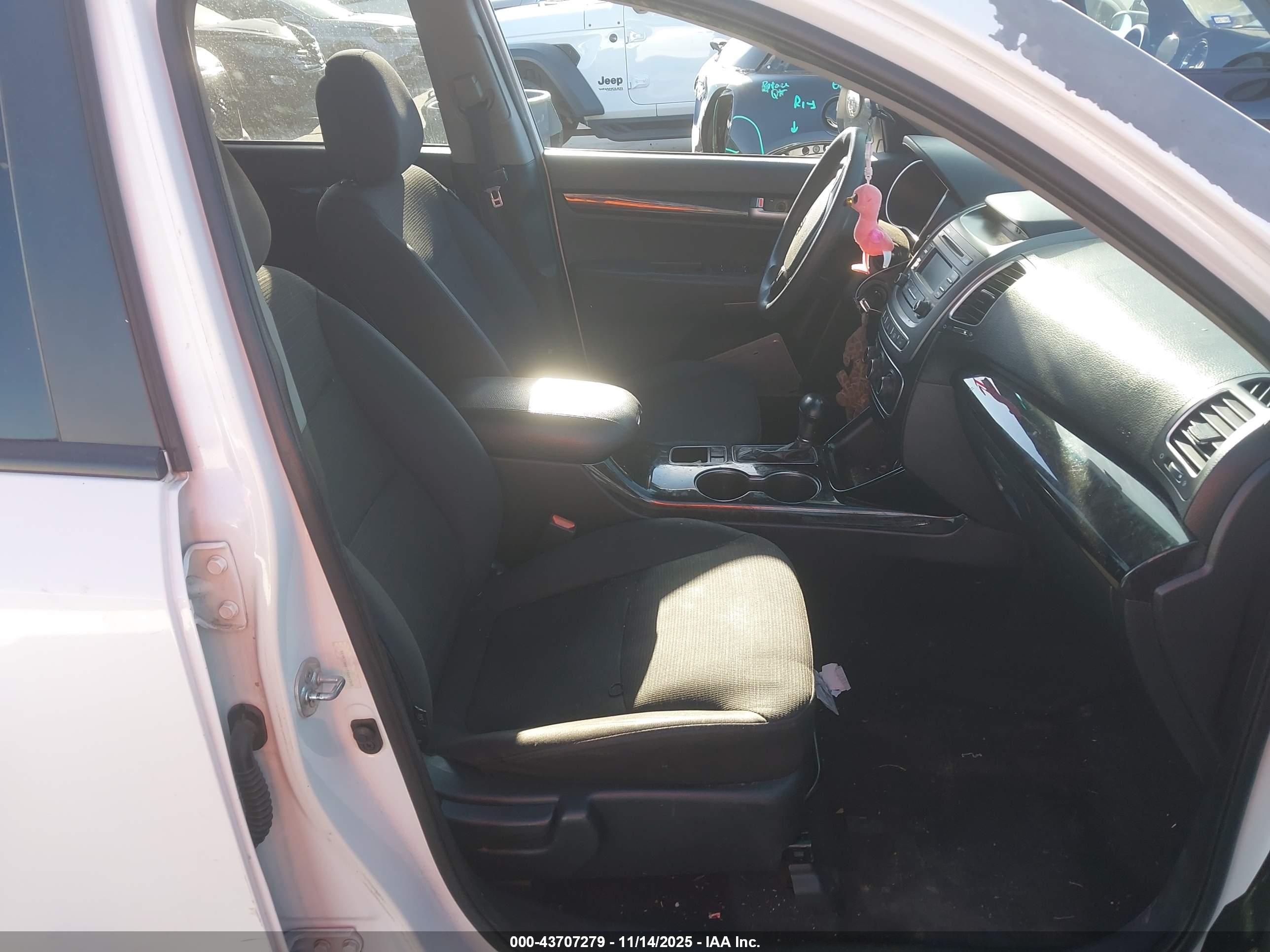 KIA SORENTO image 5