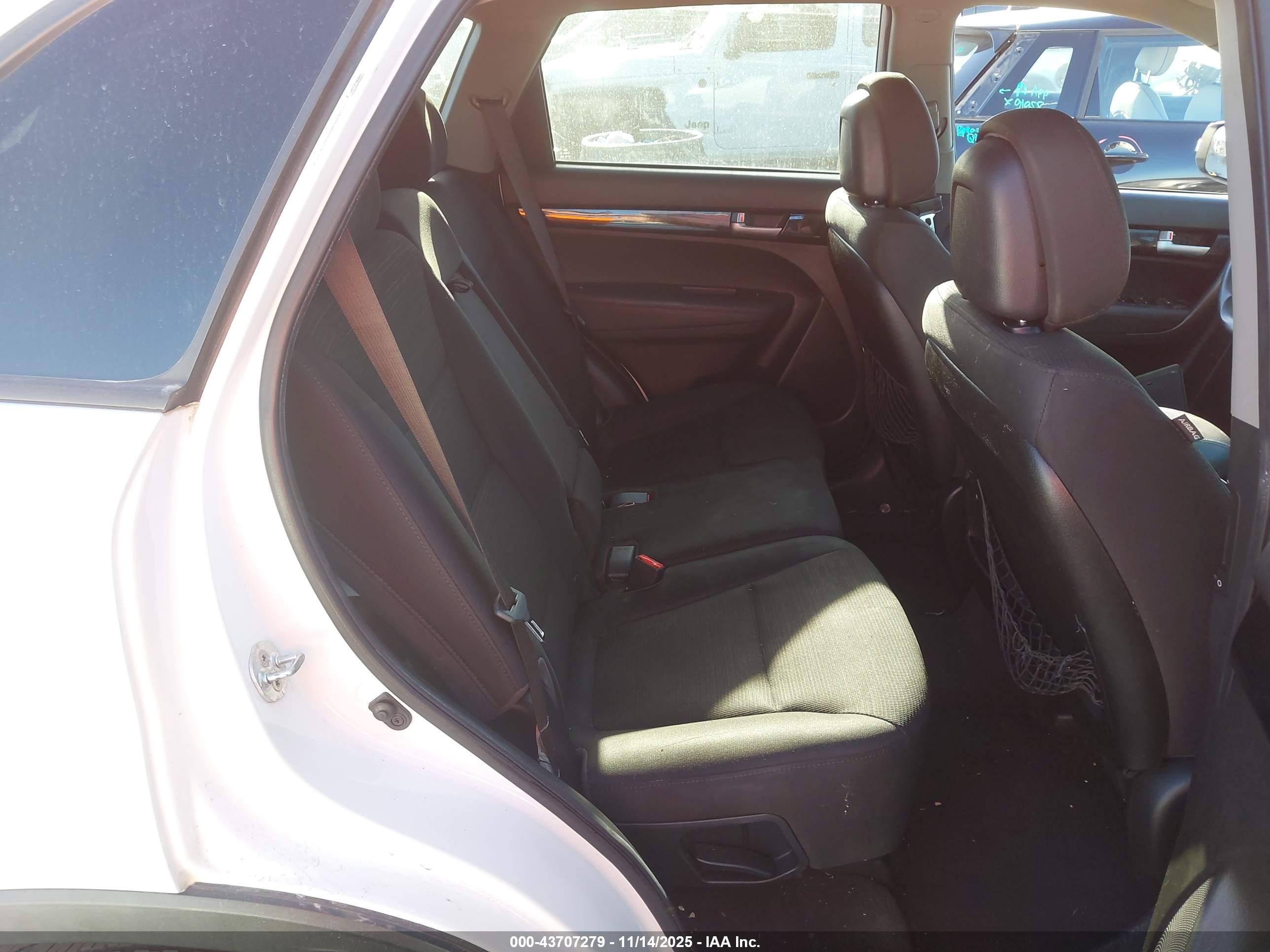 KIA SORENTO image 8