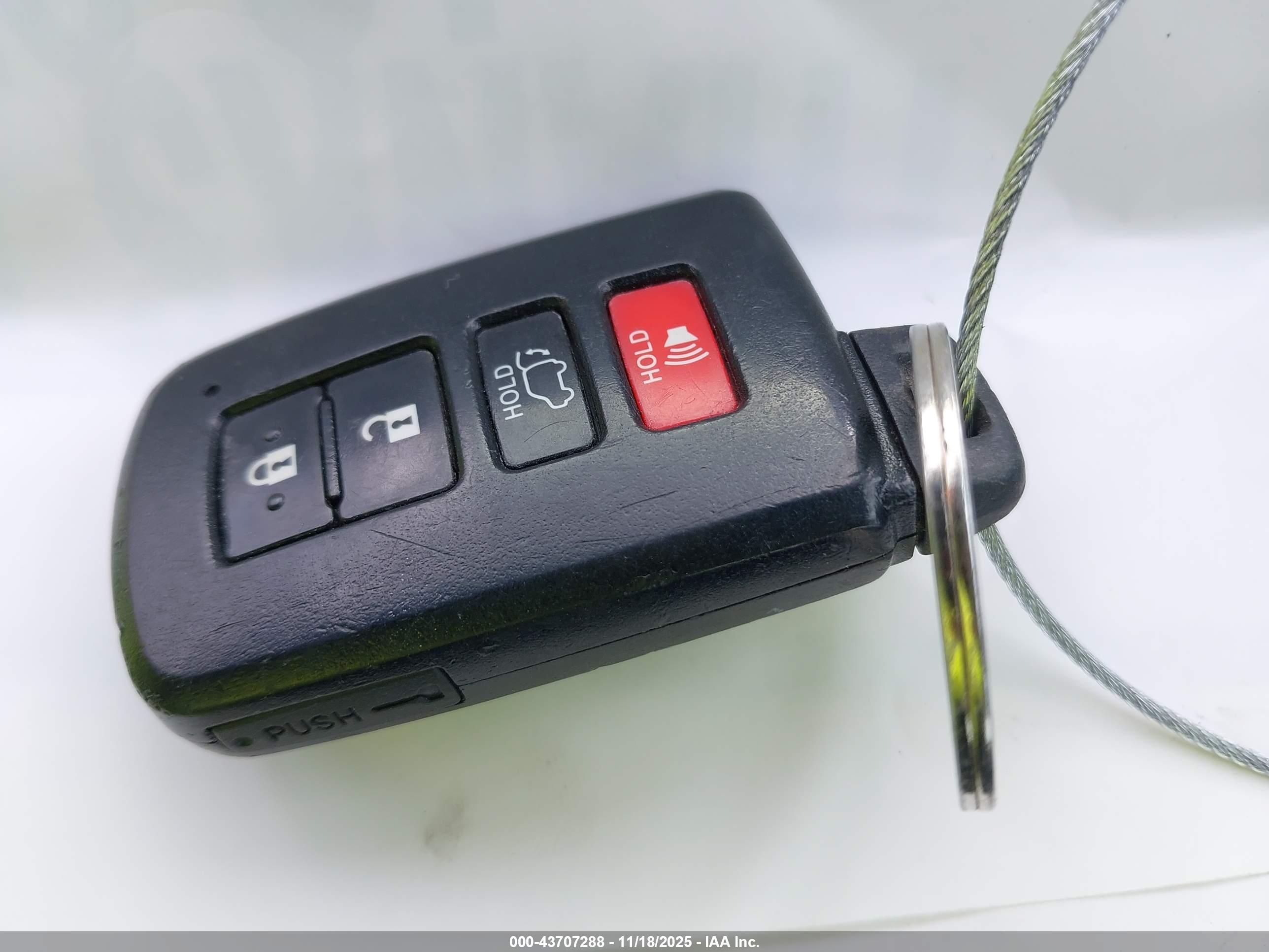 TOYOTA RAV4 image 11