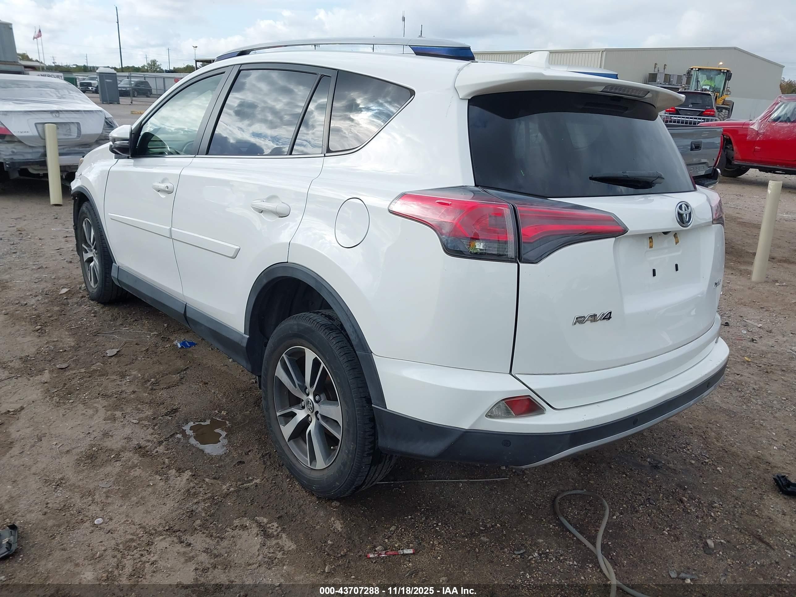 TOYOTA RAV4 image 3