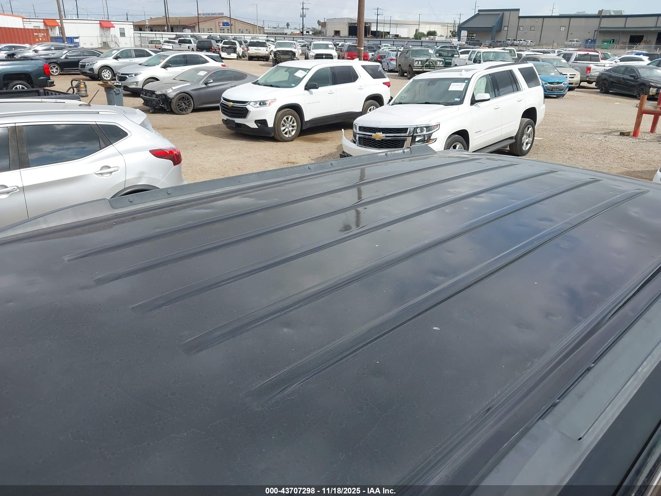 CHEVROLET TAHOE image 6