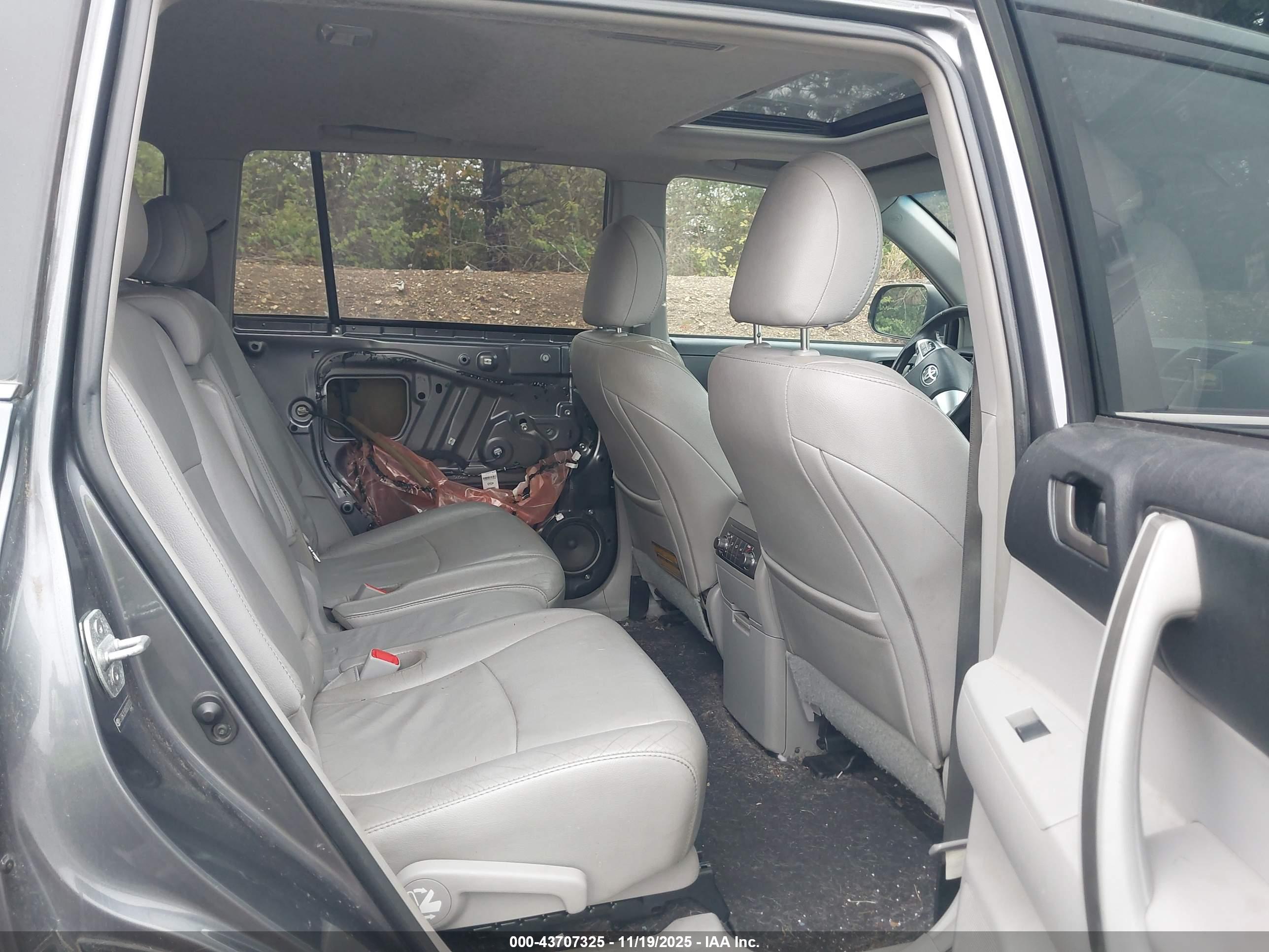 TOYOTA HIGHLANDER image 8