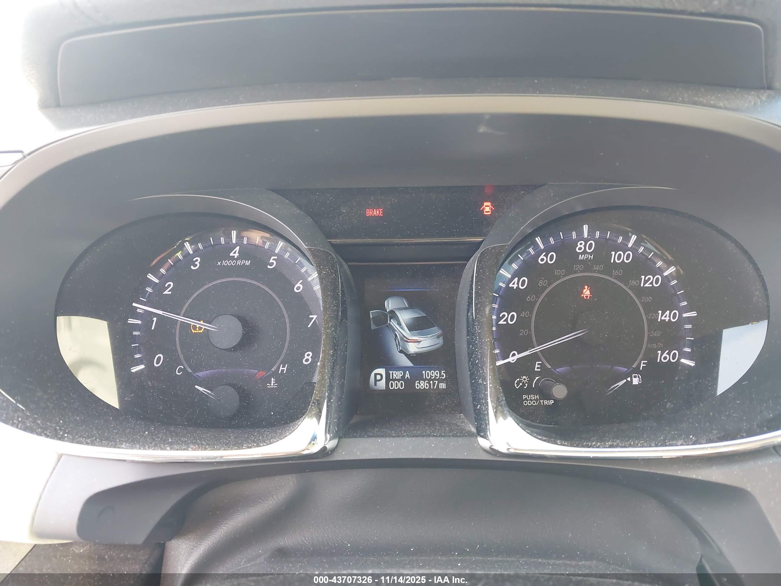 TOYOTA AVALON image 7