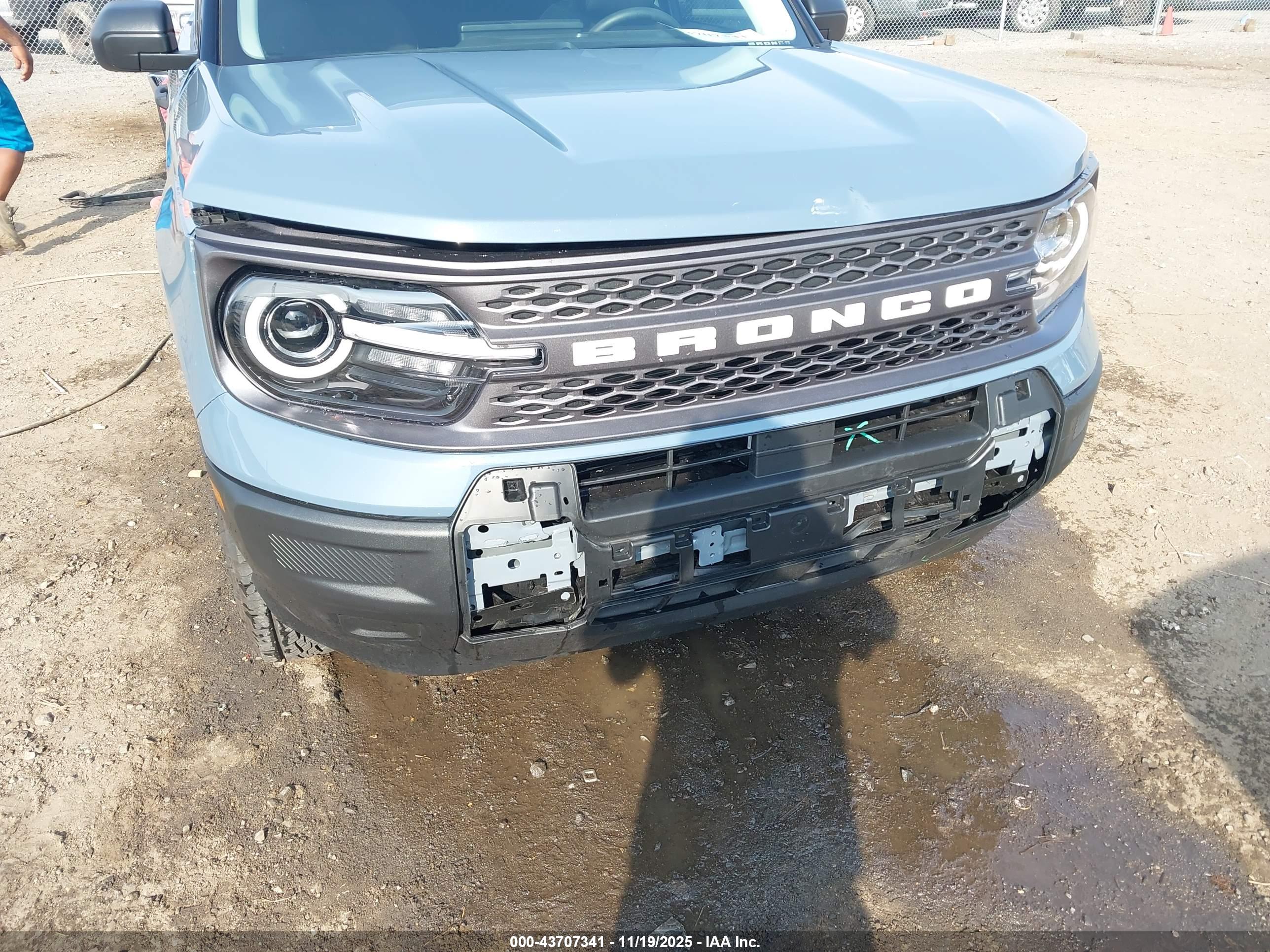 FORD BRONCO image 6